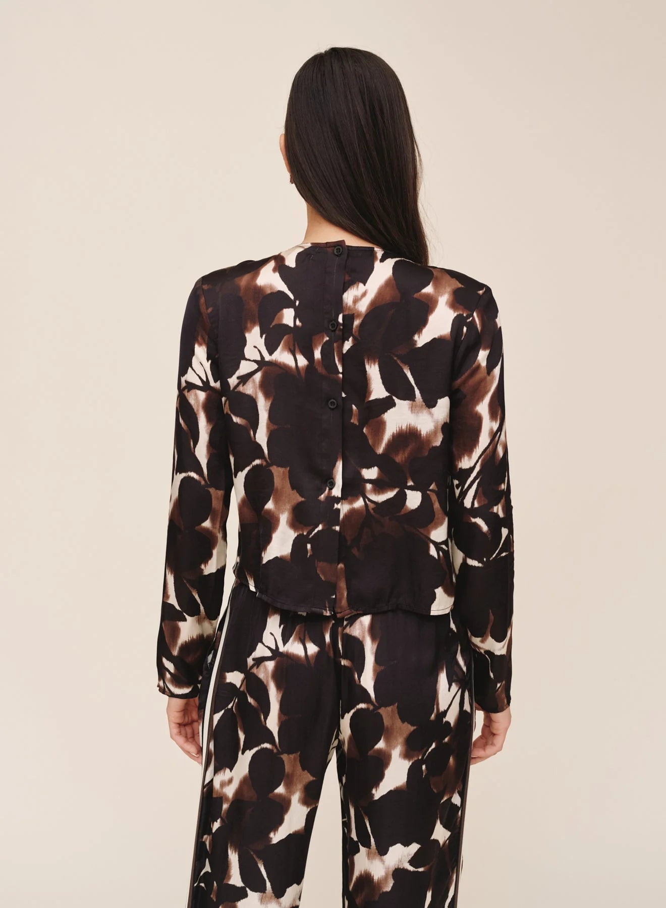 LONG SLEEVE BUTTON BACK TOP IN SHADOW FLORAL PRINT