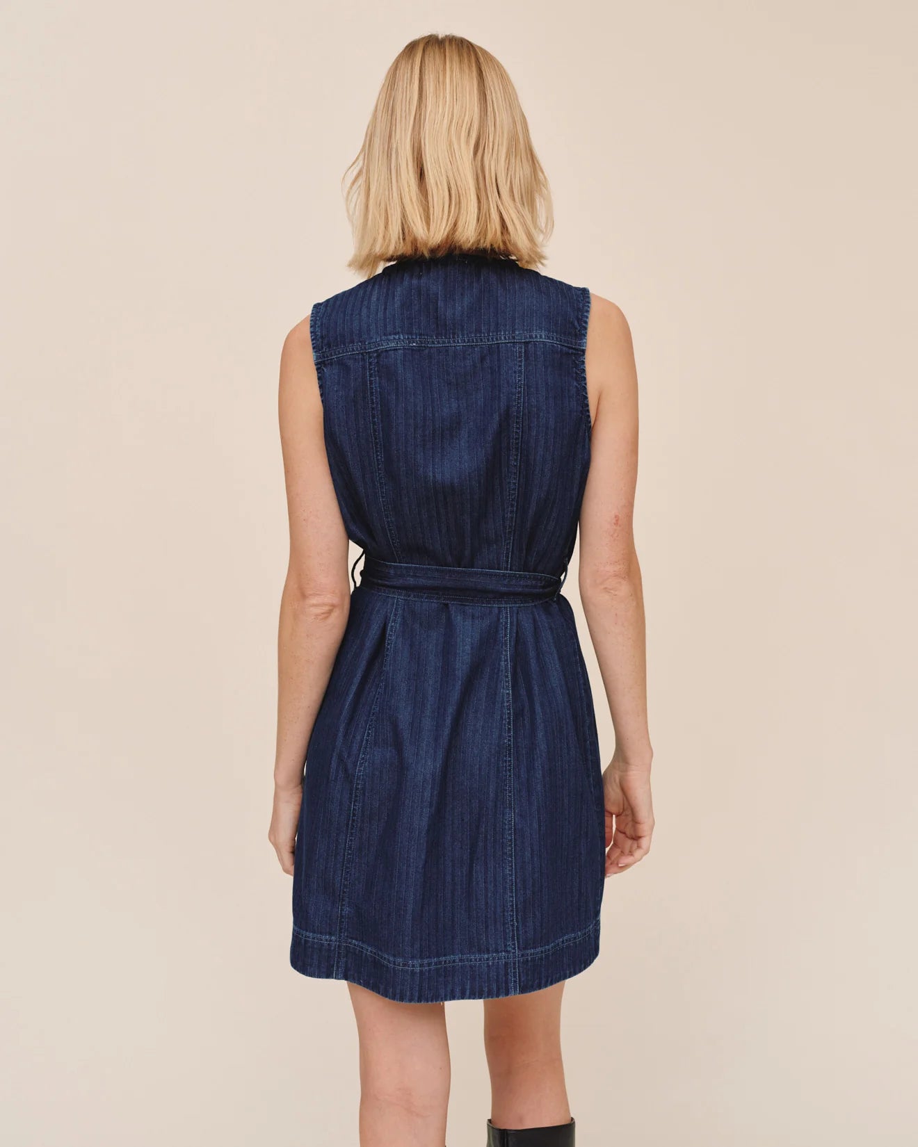 SLEEVELESS SEAMED SHIRT DRESS IN HERRINGBONE WASH
