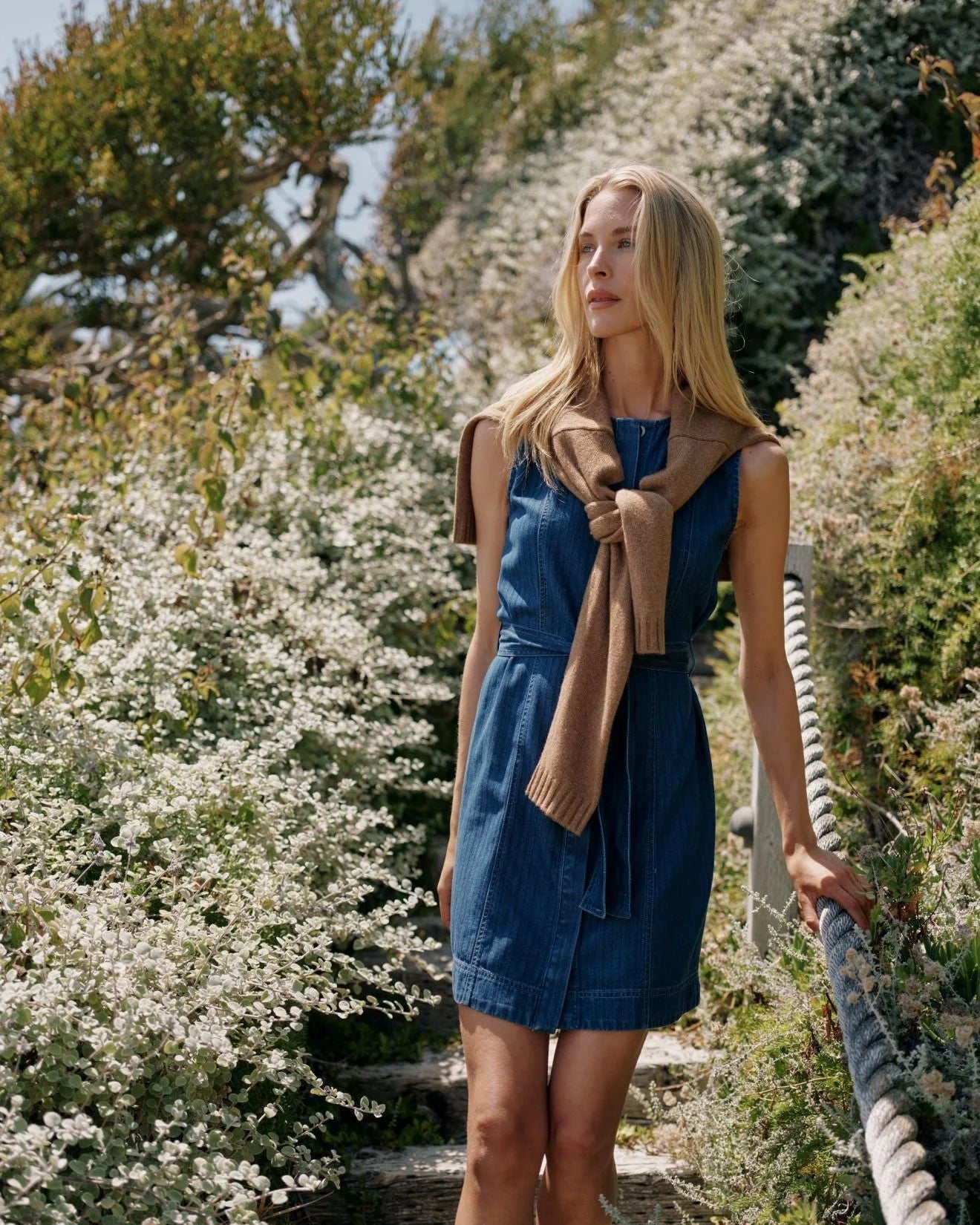 SLEEVELESS SEAMED SHIRT DRESS IN HERRINGBONE WASH