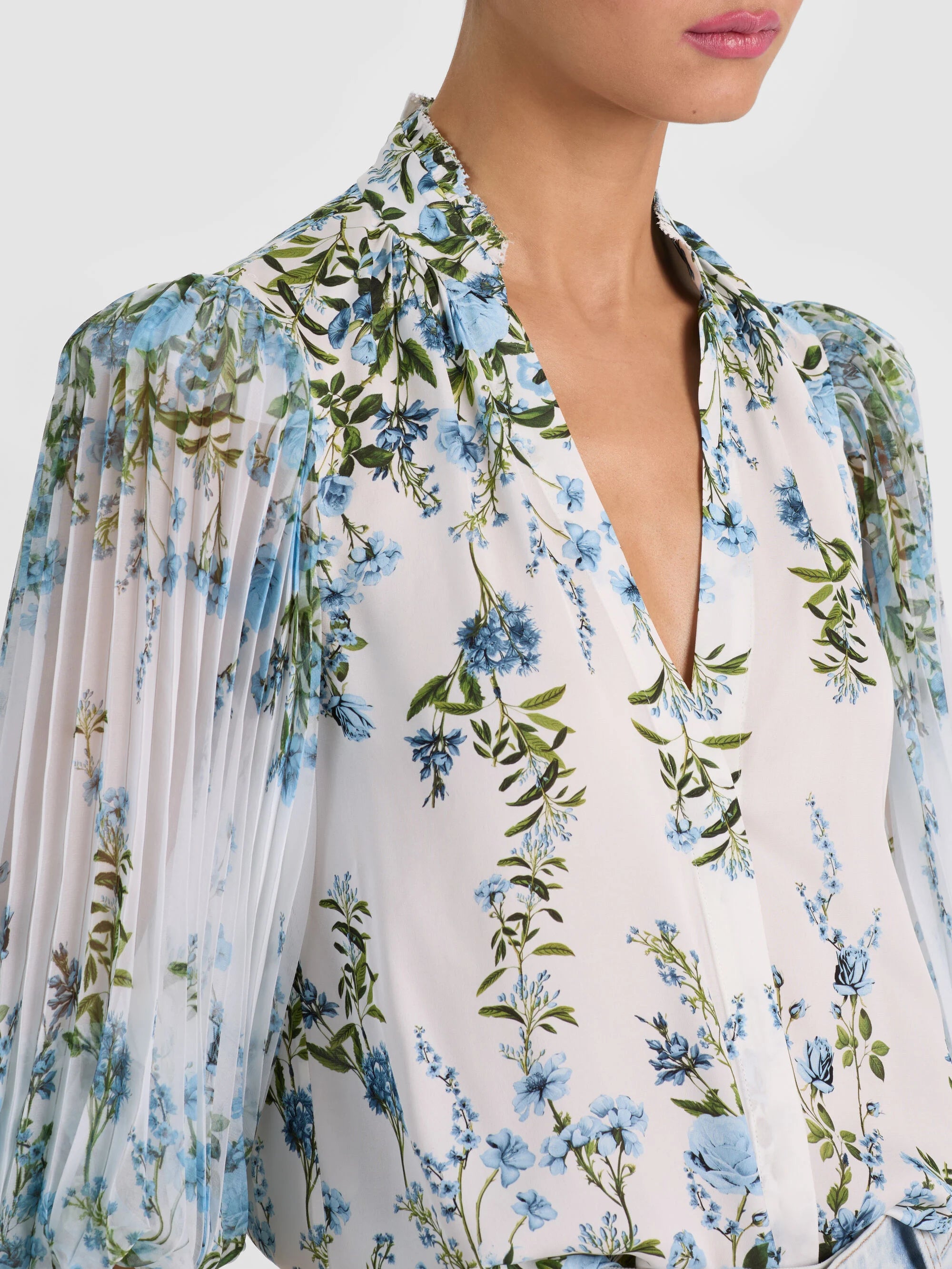 ILAN BUTTON DOWN BLOUSE IN FRESH AIR CAROLINA