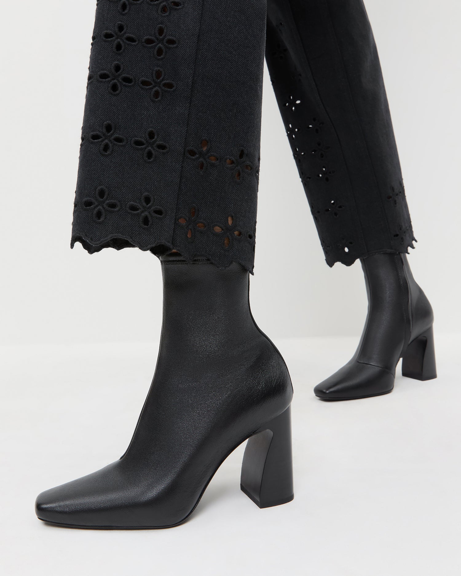 CHLOE LEATHER ANKLE BOOT
