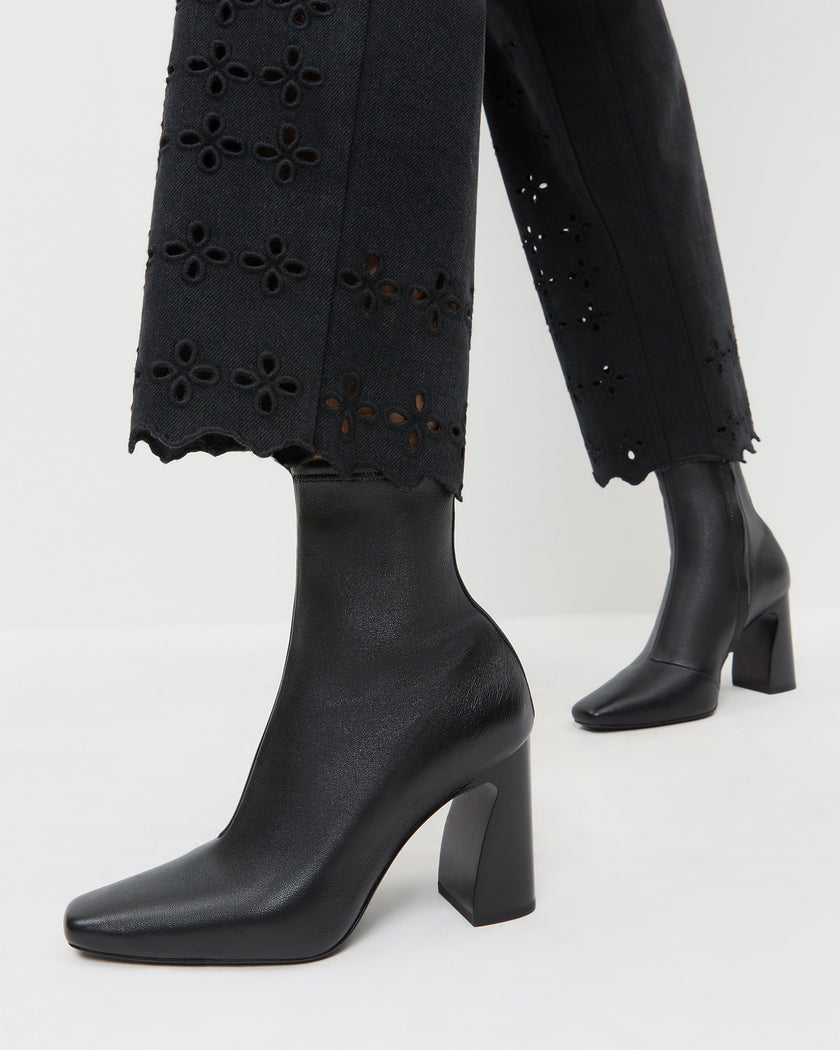 CHLOE LEATHER ANKLE BOOT
