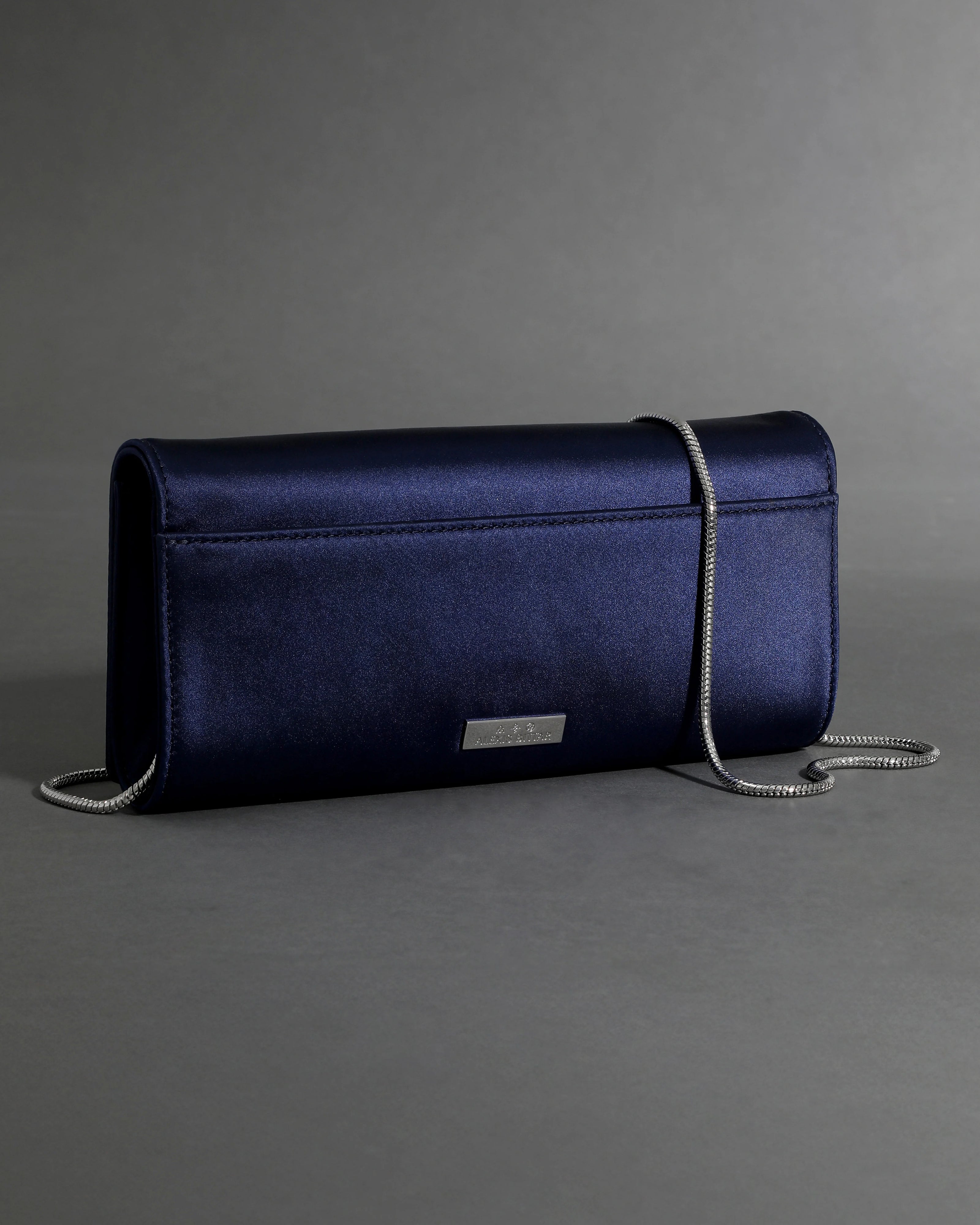 CRYSTAL CURVE CLUTCH