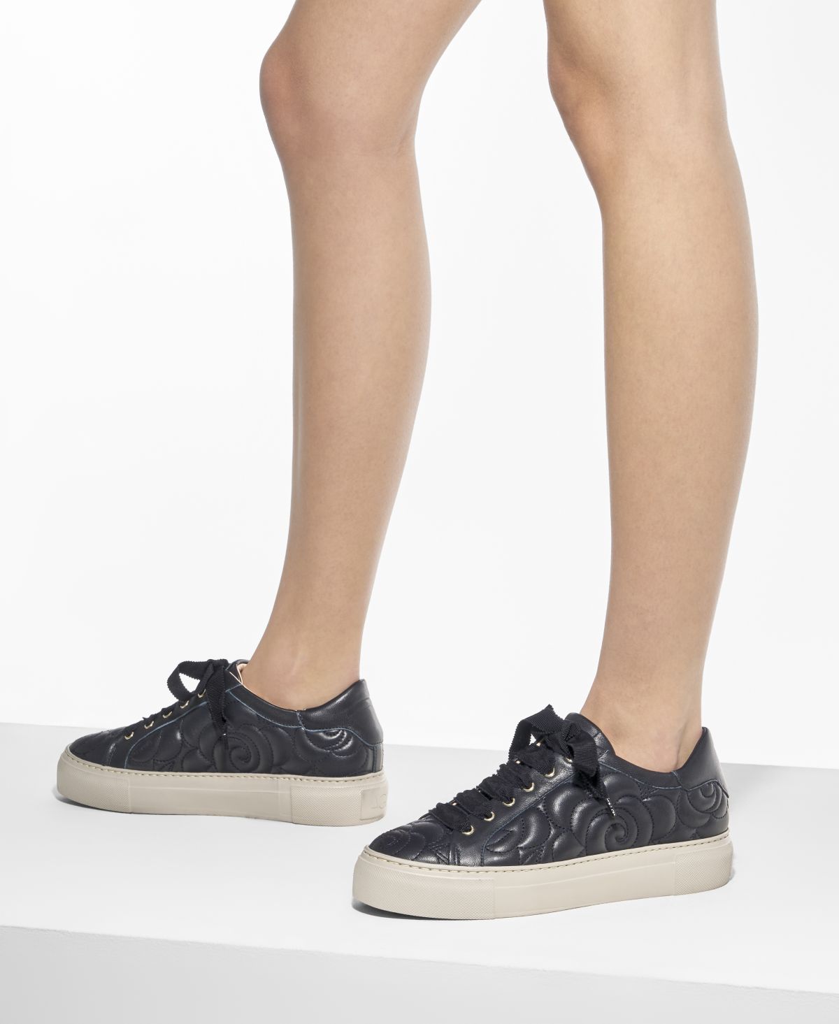 ALISA FLORAL MOTIF SNEAKER