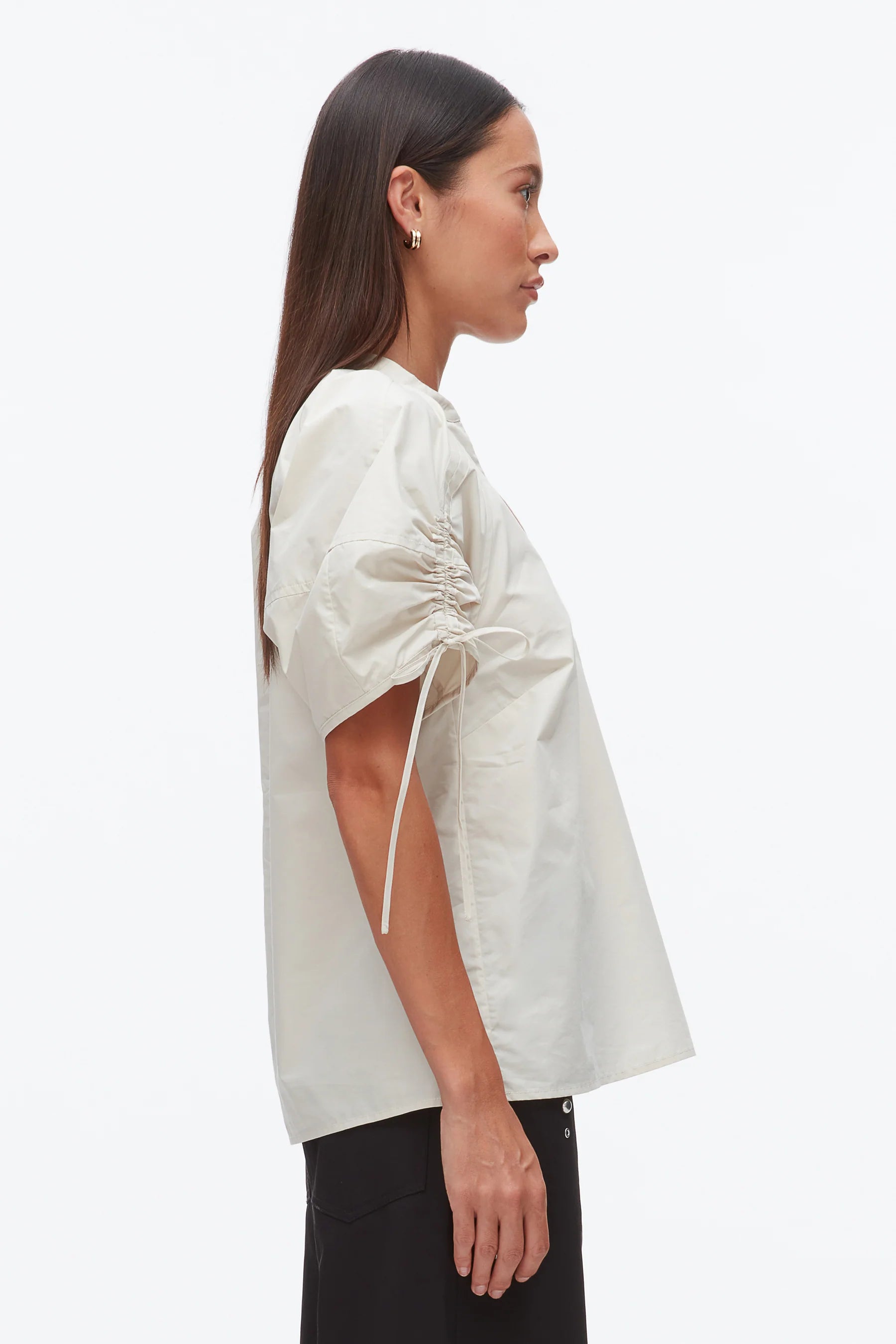 RUCHED SLEEVE VNECK TOP