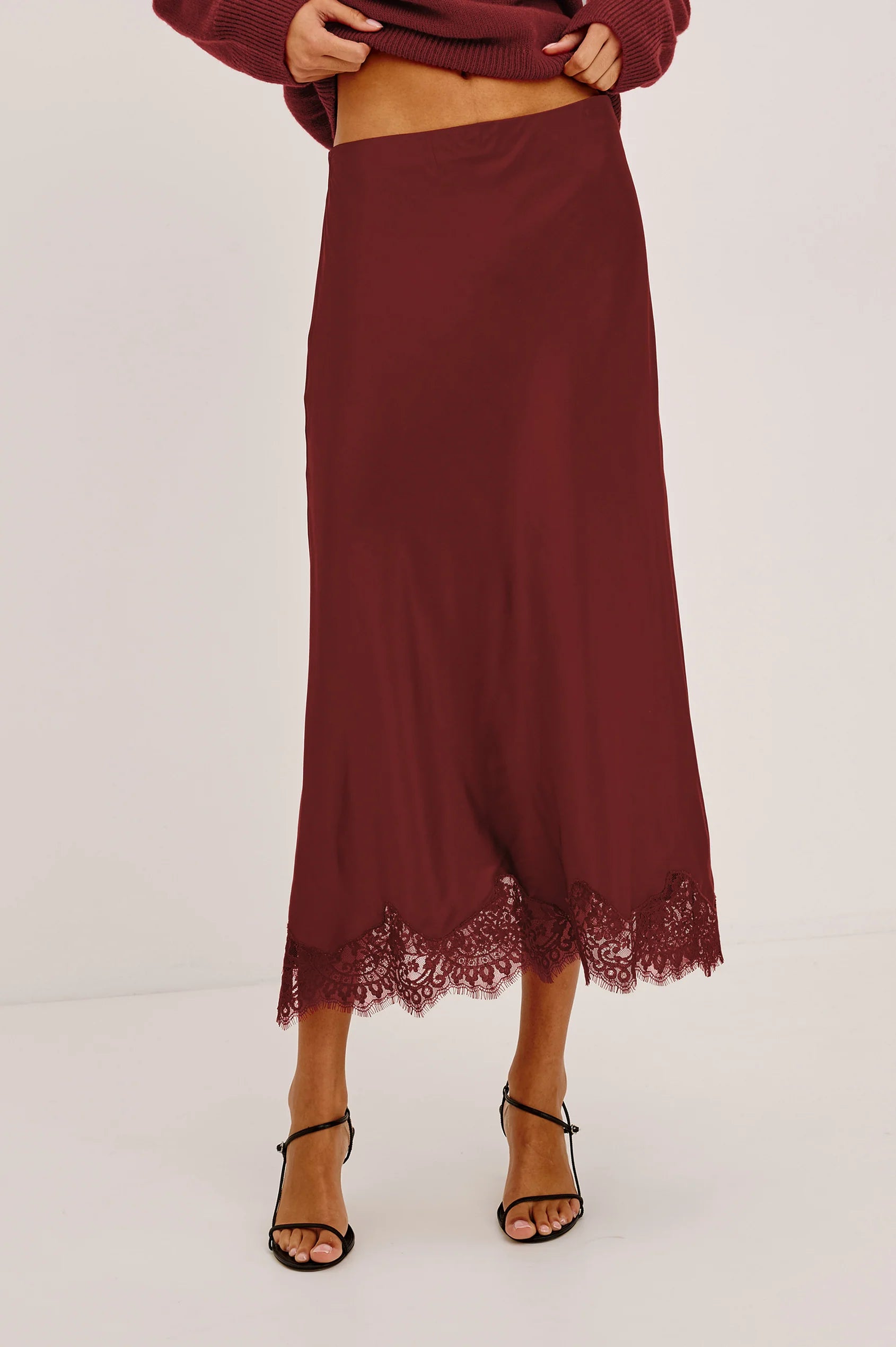 EBONY SKIRT IN CRIMSON