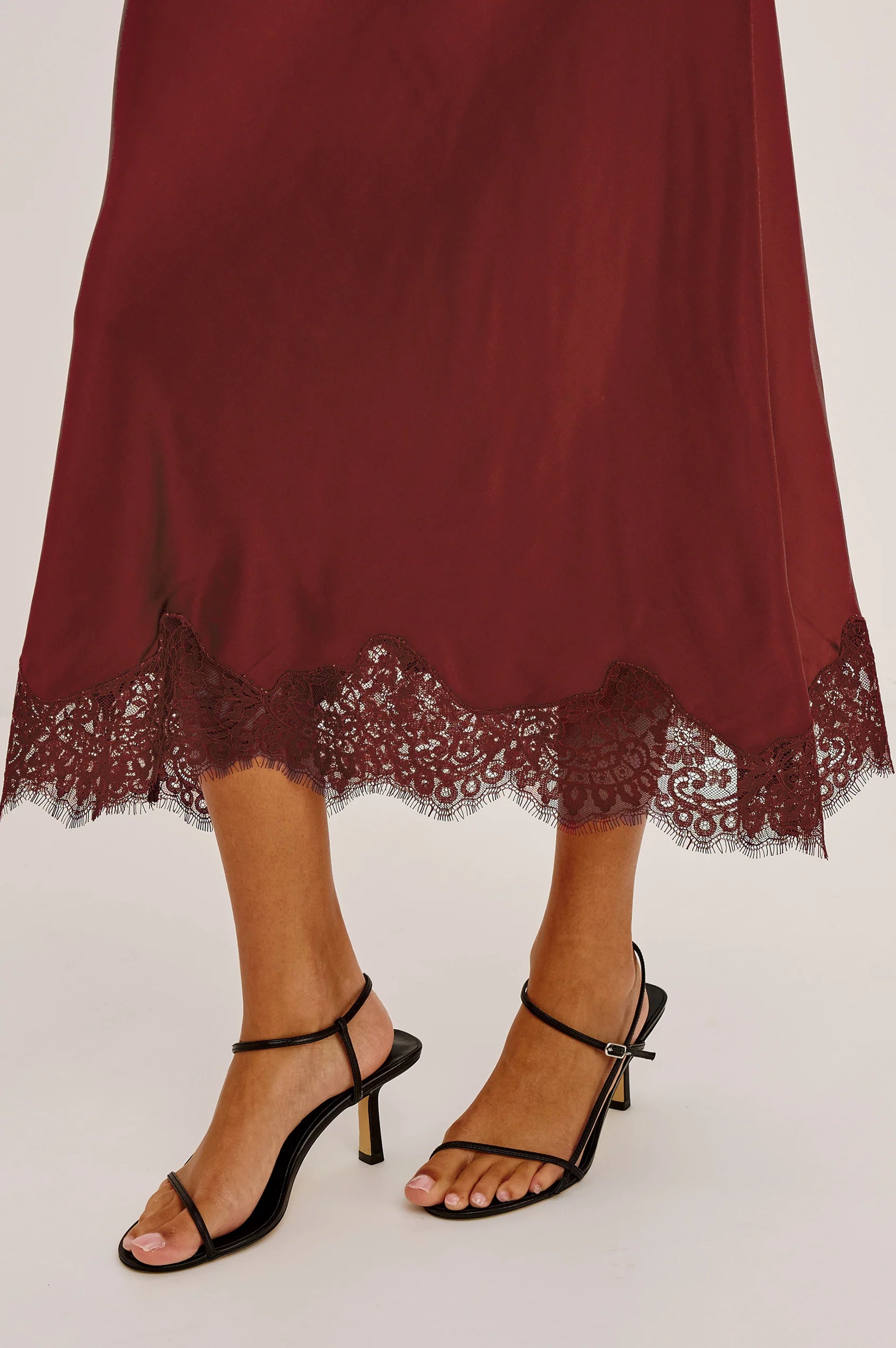 EBONY SKIRT IN CRIMSON