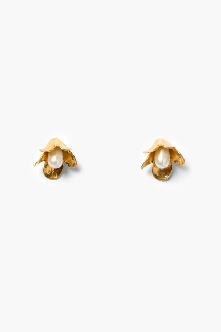 BELLFLOWER STUD EARRINGS WHITE PEARL