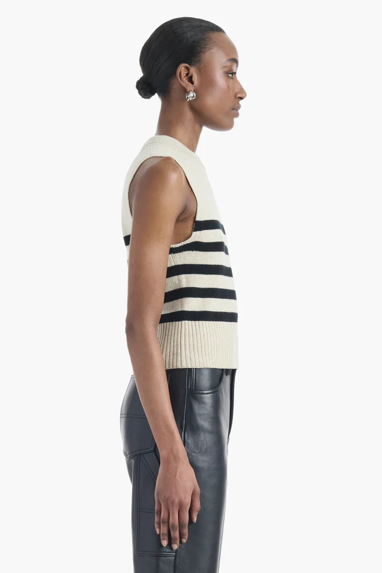 GIL TOP IN WHEAT