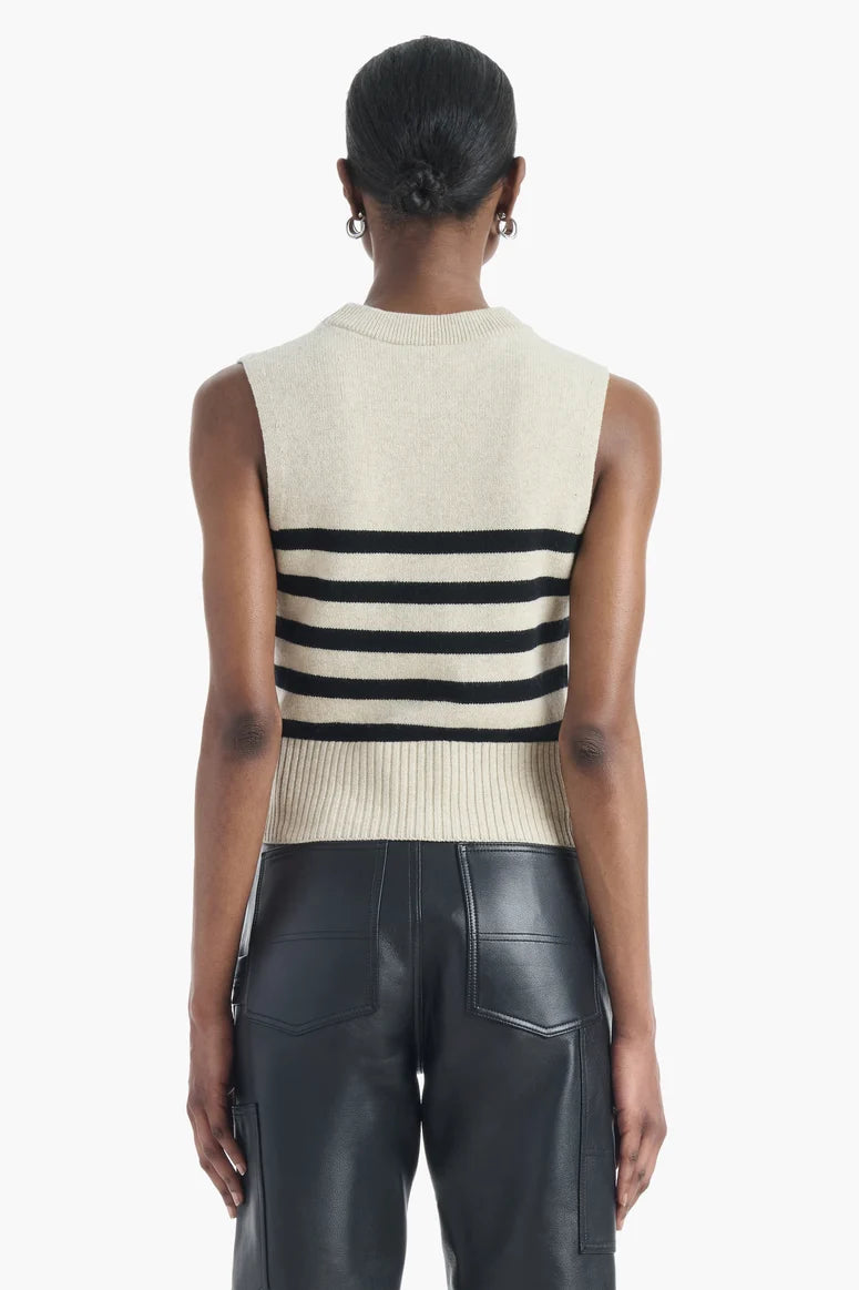 GIL TOP IN WHEAT
