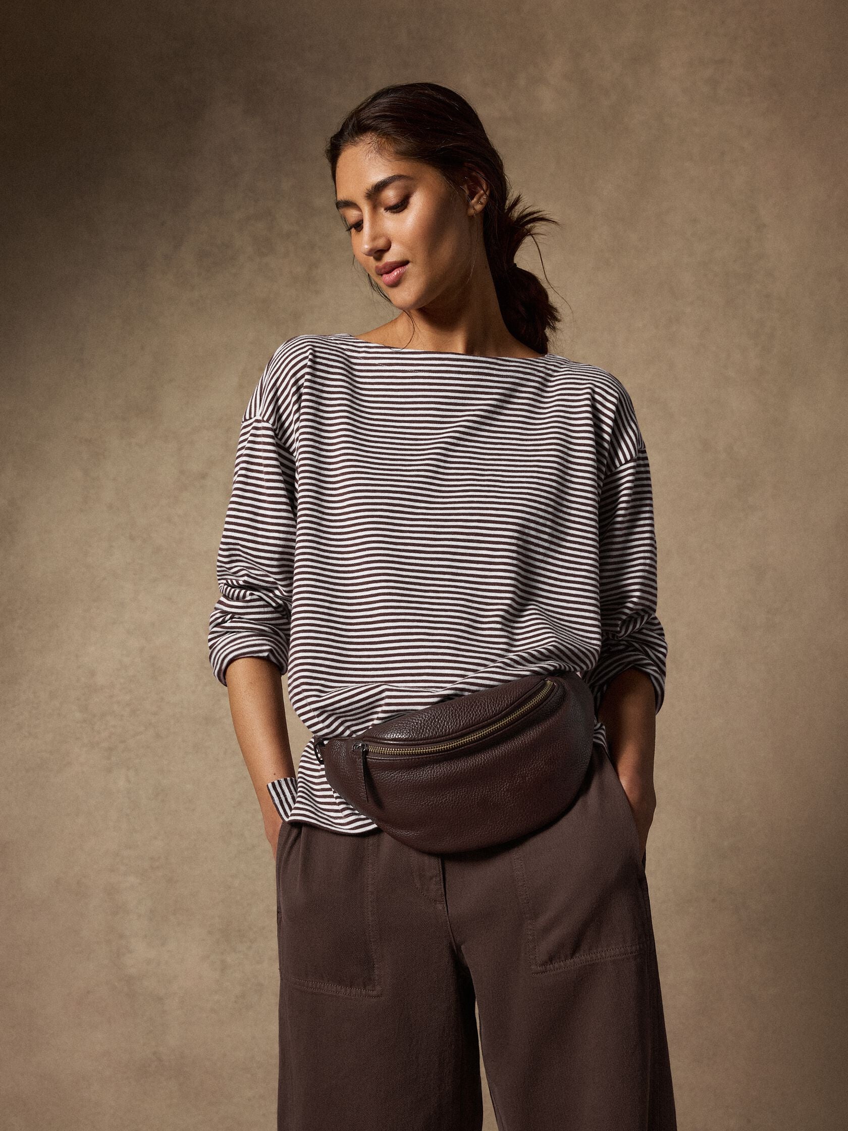 STRIPED ORGANIC COTTON SLUB BATEAU NECK TOP IN TRUFFLE