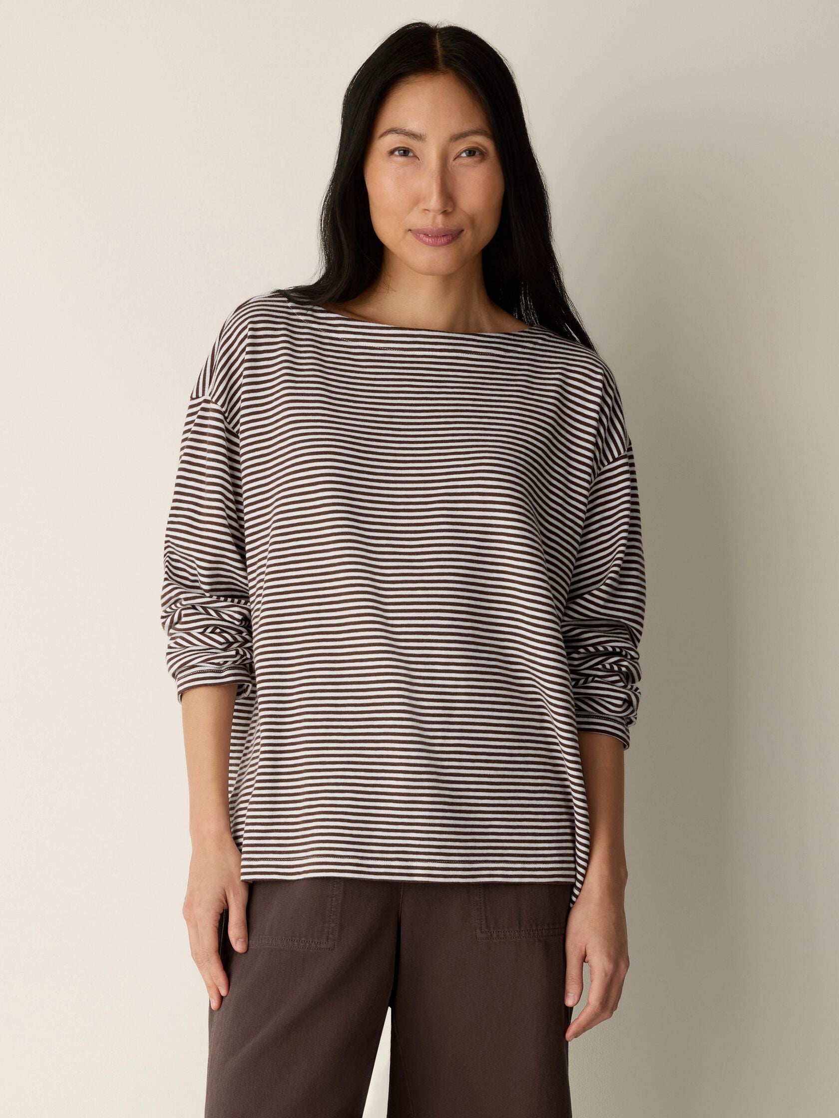 STRIPED ORGANIC COTTON SLUB BATEAU NECK TOP IN TRUFFLE