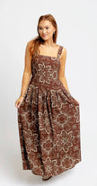 BANDANA CAMI PLEAT DRESS IN BROWN