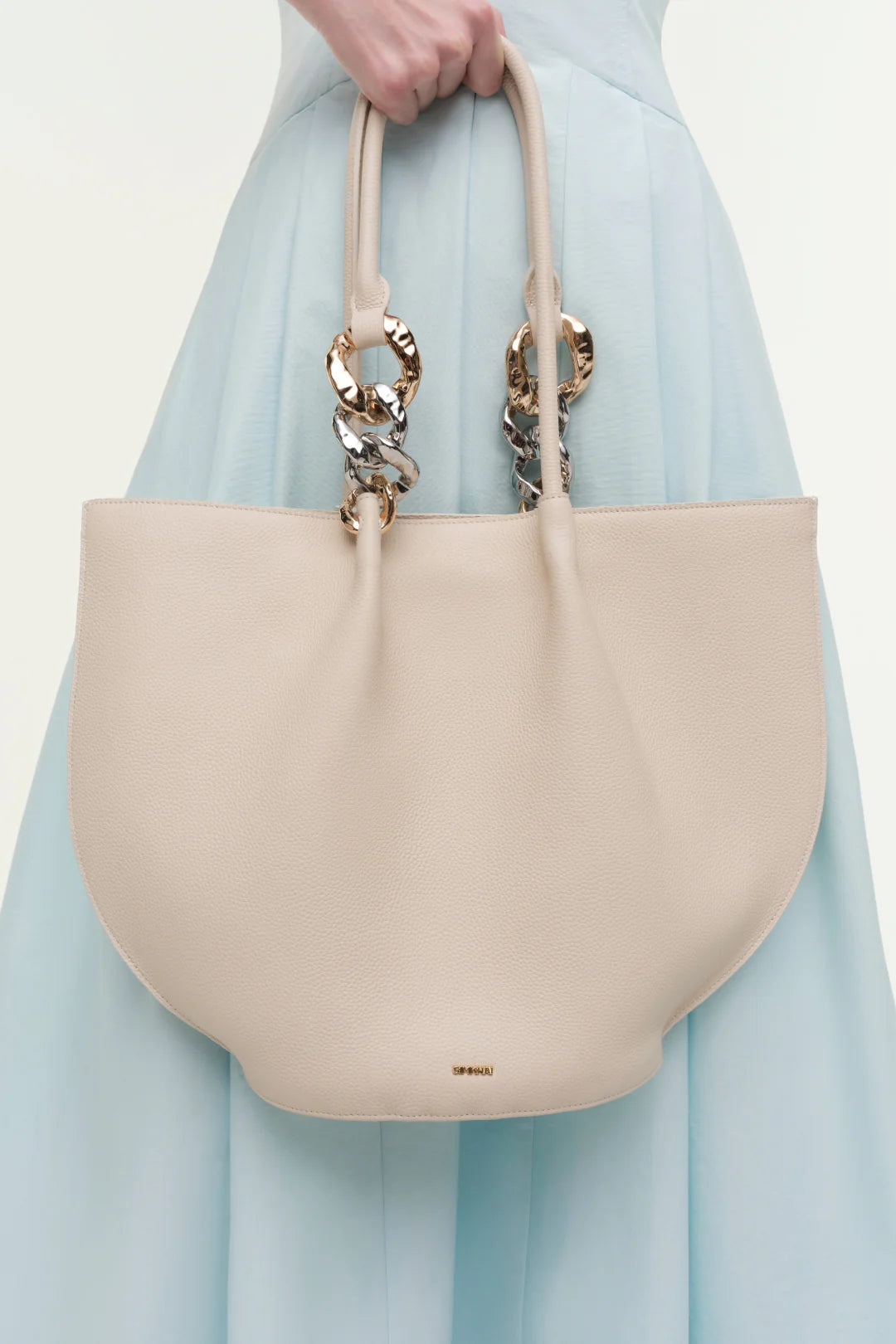 ARLO CHAIN PEBBLE LEATHER TOTE