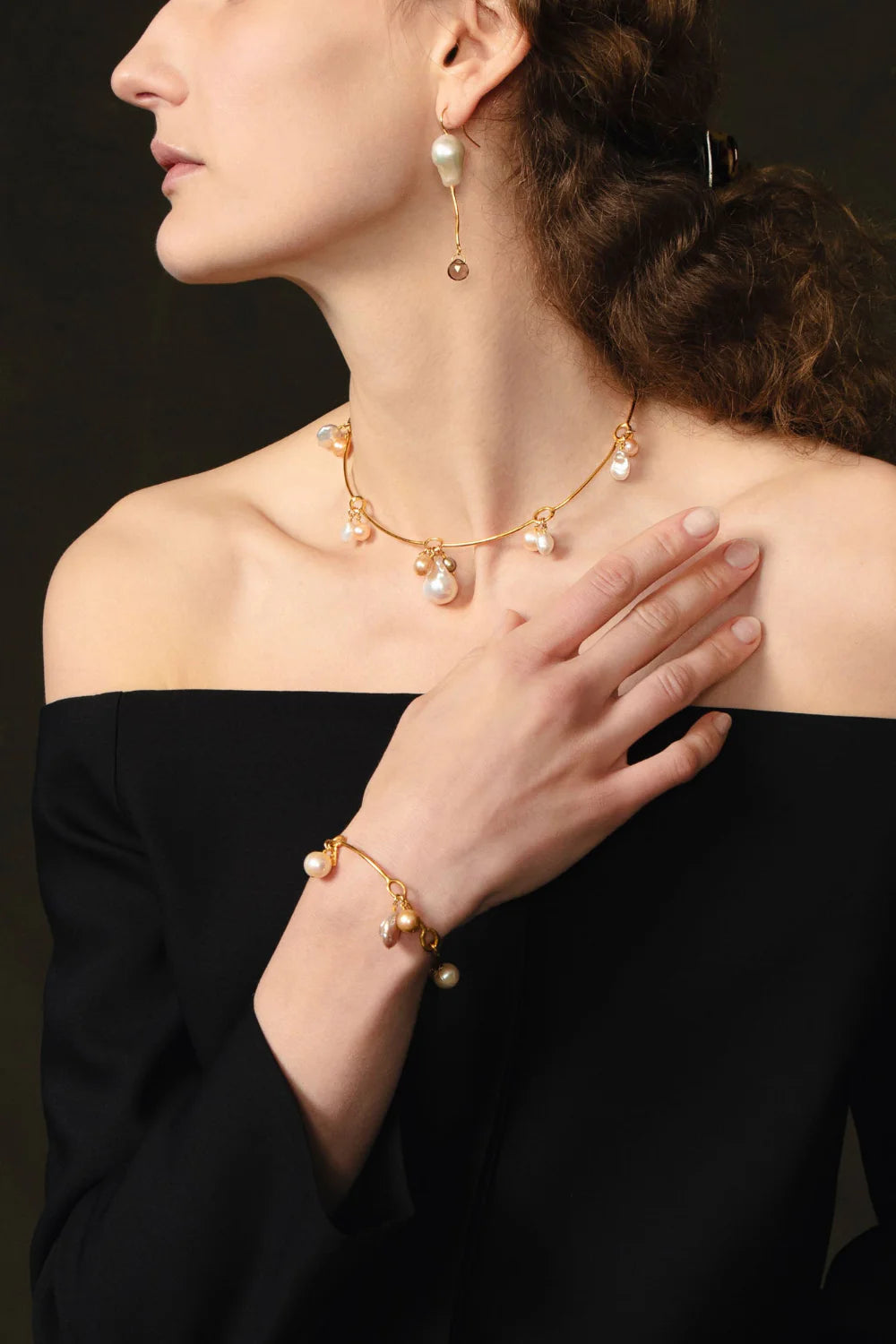 SCATTERED PEARL COLLAR NECKLACE