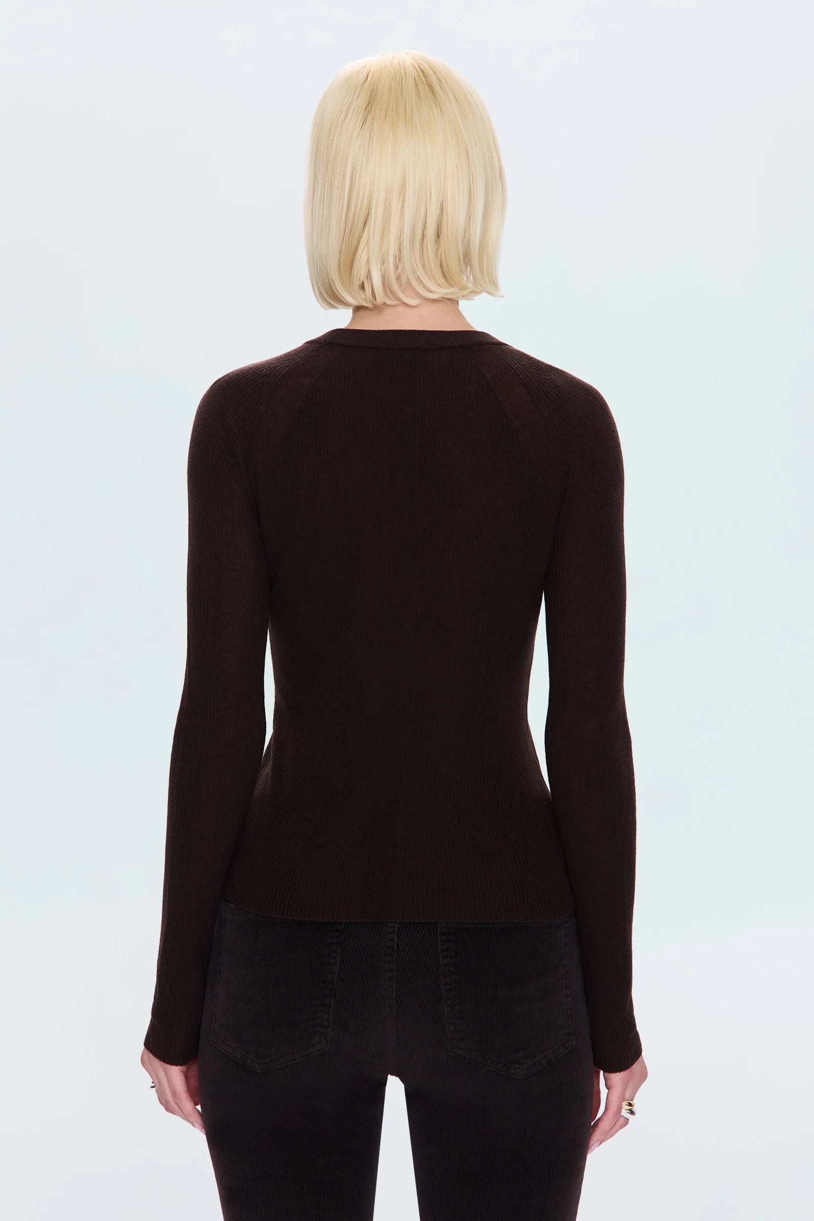 JUNO FEATHER WEIGHT SWEATER IN MOCHA