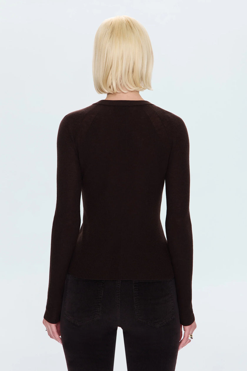 JUNO FEATHER WEIGHT SWEATER IN MOCHA