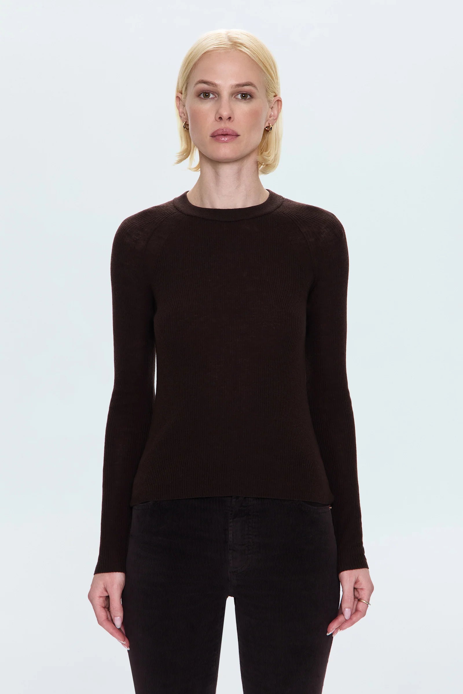 JUNO FEATHER WEIGHT SWEATER IN MOCHA