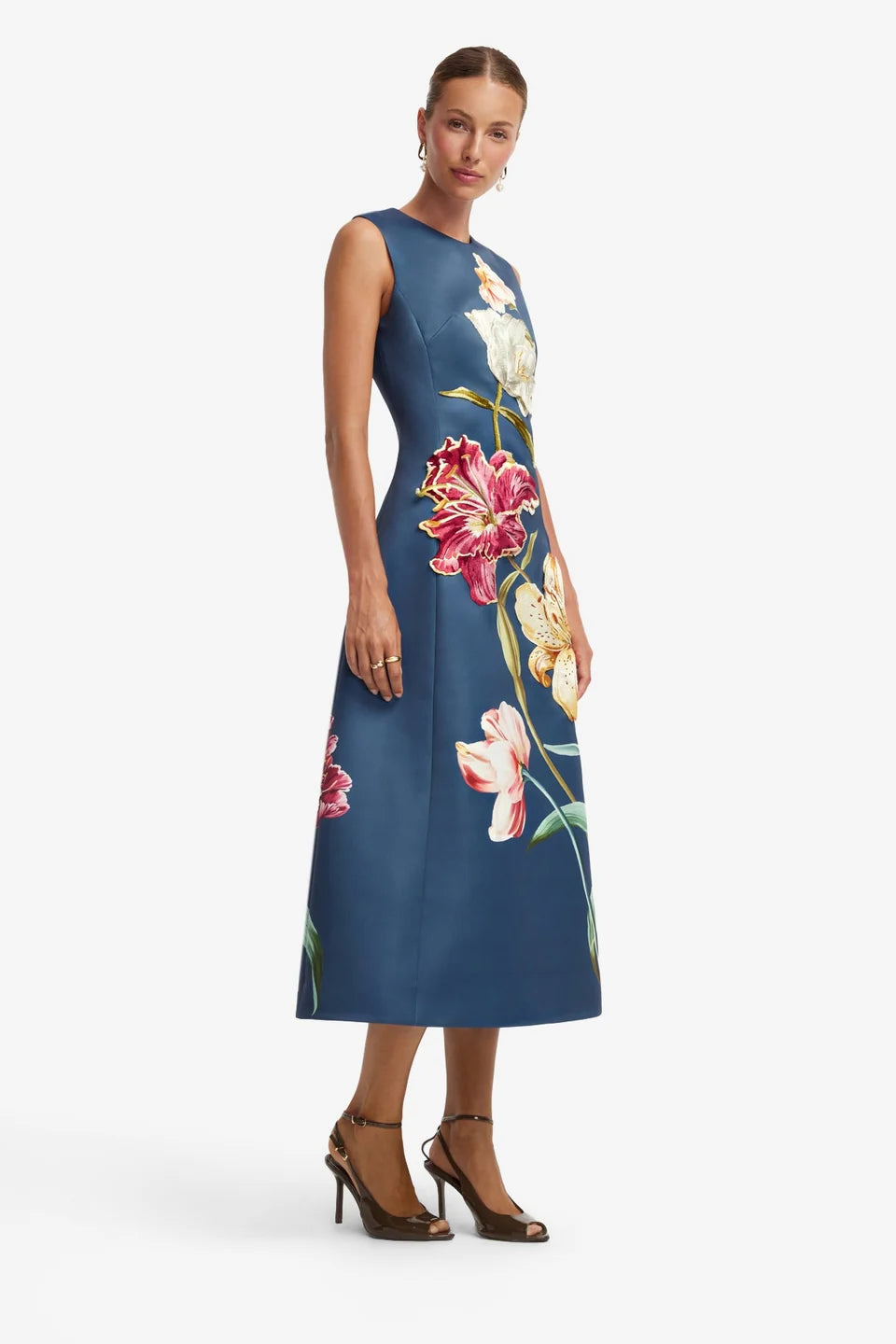 CLEO EMBROIDERED SLEEVELESS MIDI DRESS IN LILY PRINT INDIGO
