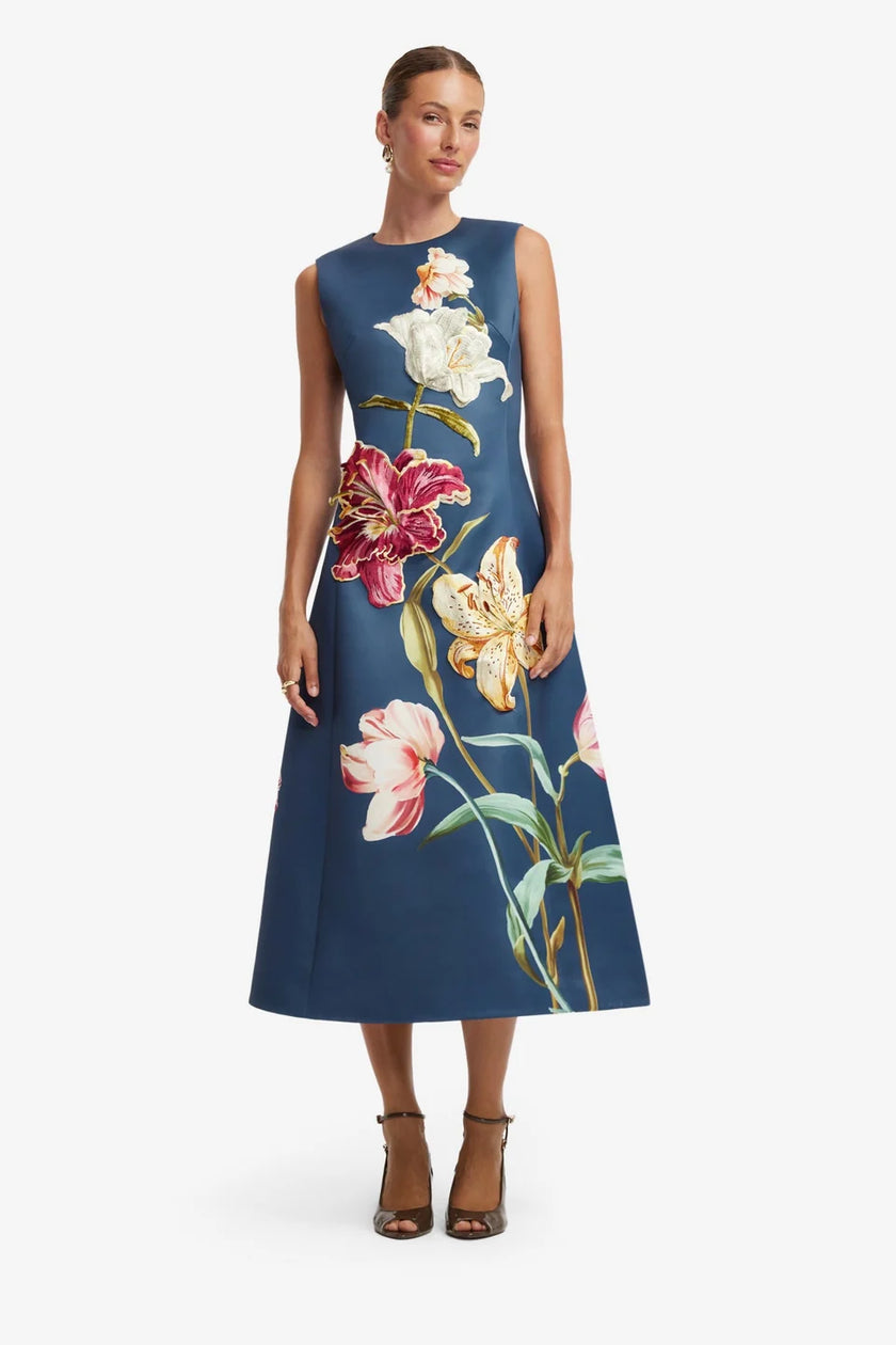 CLEO EMBROIDERED SLEEVELESS MIDI DRESS IN LILY PRINT INDIGO