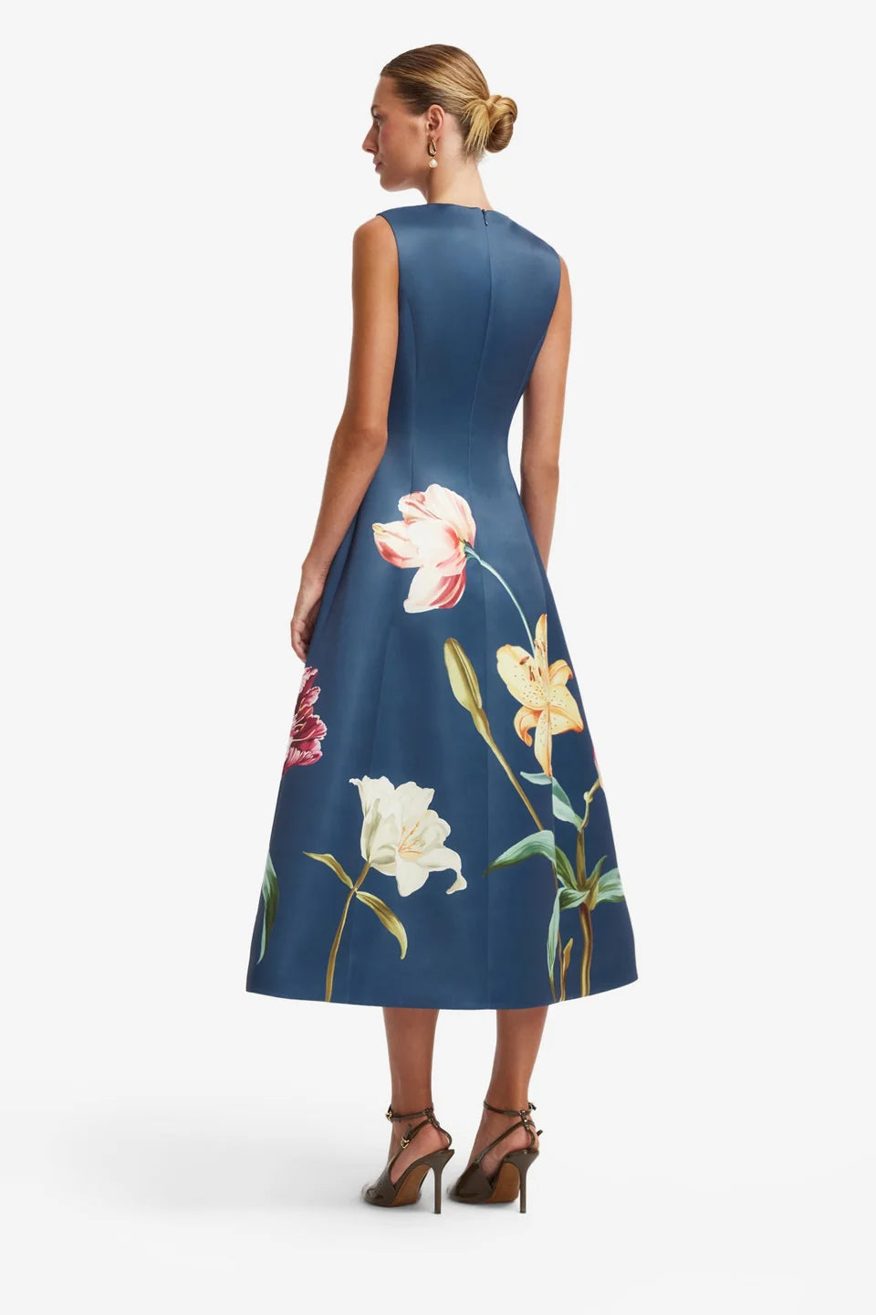 CLEO EMBROIDERED SLEEVELESS MIDI DRESS IN LILY PRINT INDIGO