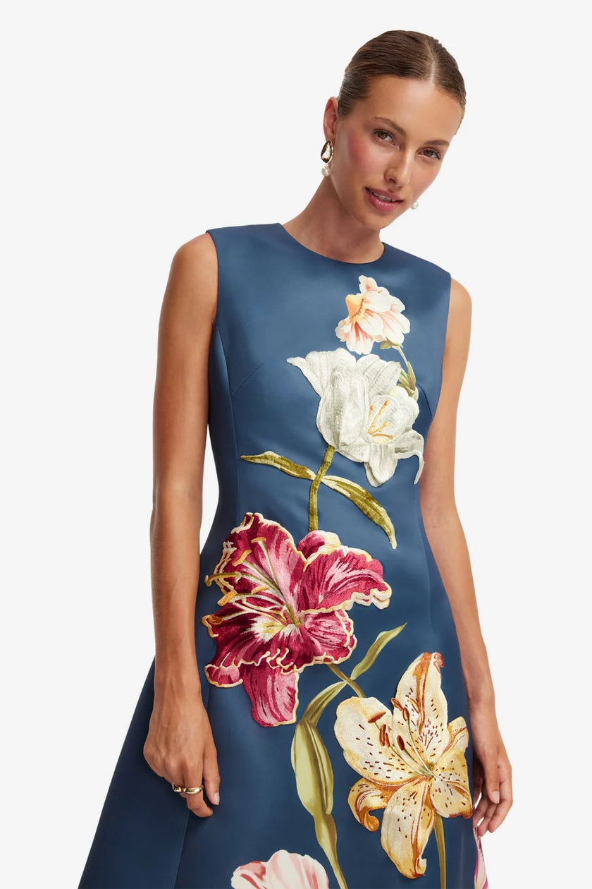CLEO EMBROIDERED SLEEVELESS MIDI DRESS IN LILY PRINT INDIGO