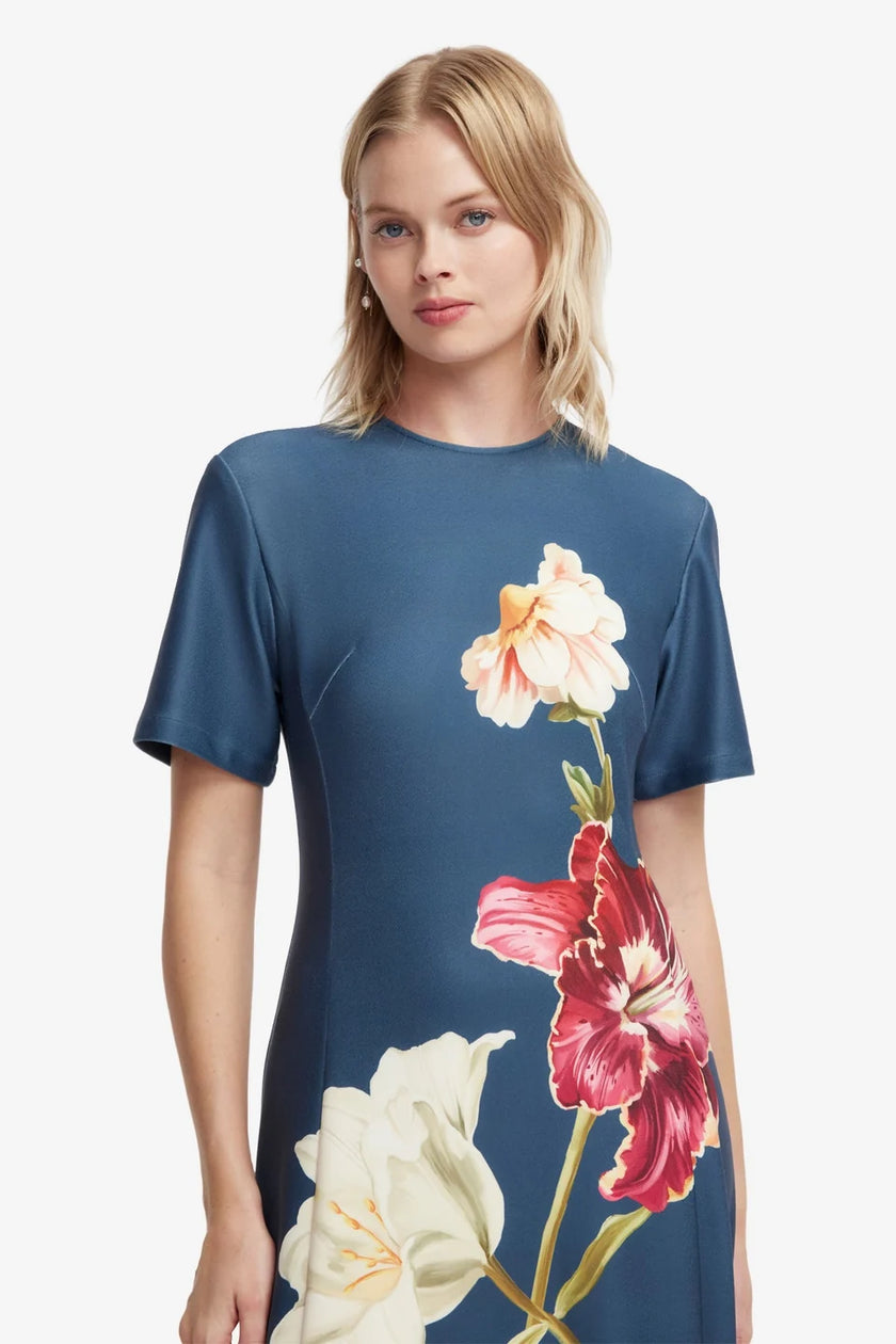 ALICE SHORT SLEEVE MAXI DRESS IN LILY PRINT IN INDIGO