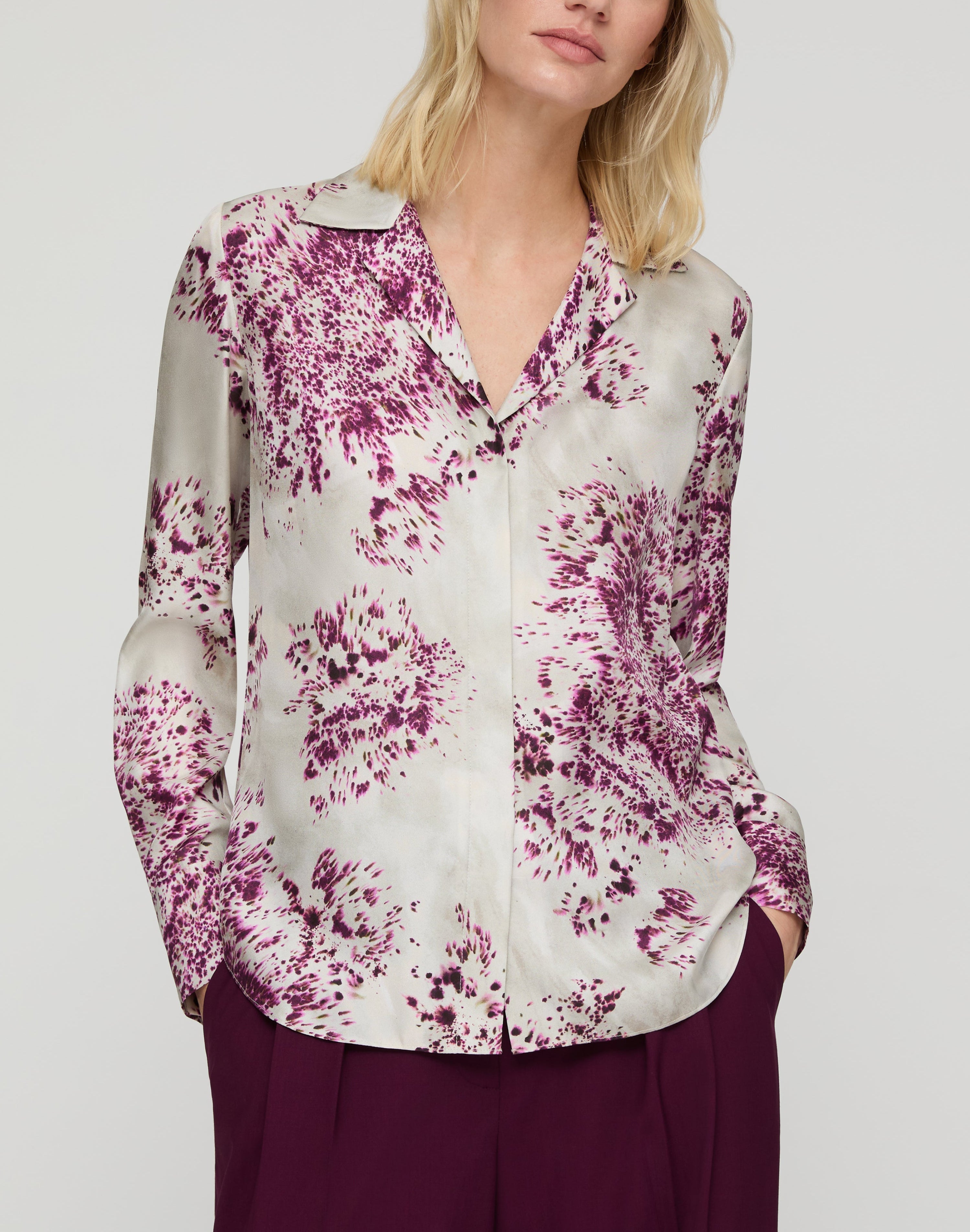 SPOTTED GLAZE PRINT SILK TWILL COLLARED BLOUSE