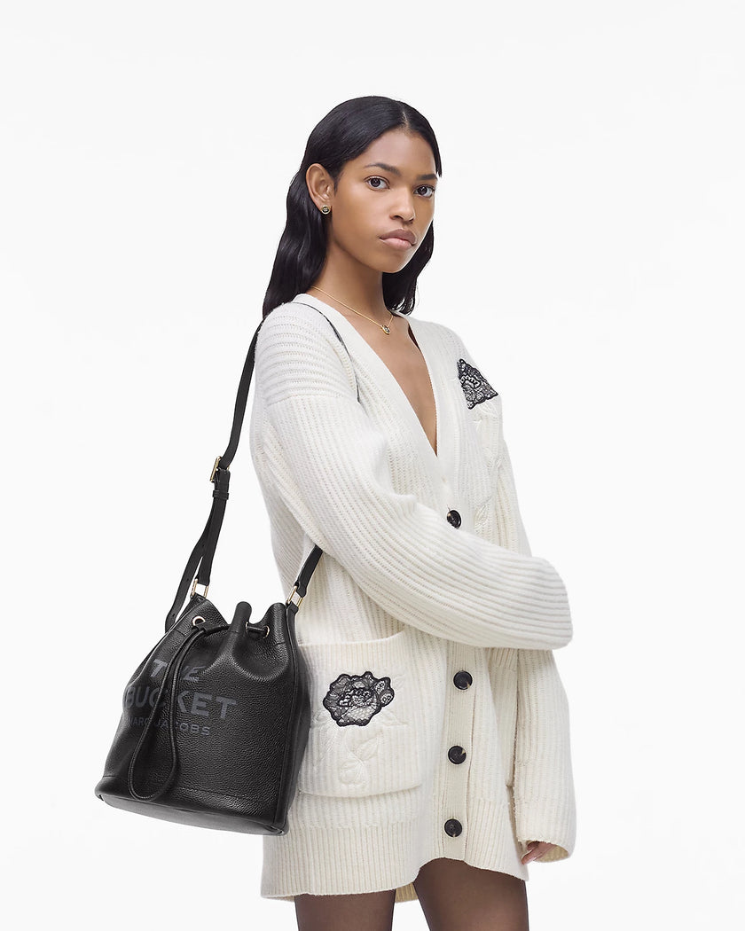 THE LEATHER LARGE BUCKET BAG