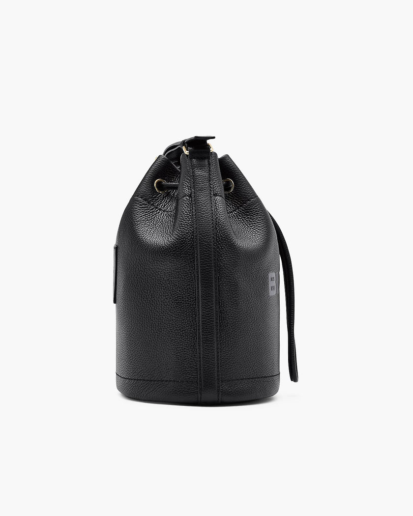 THE LEATHER LARGE BUCKET BAG