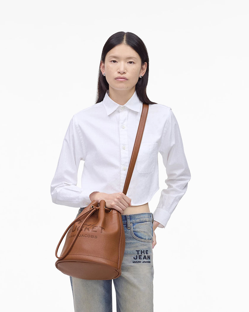 THE LEATHER LARGE BUCKET BAG