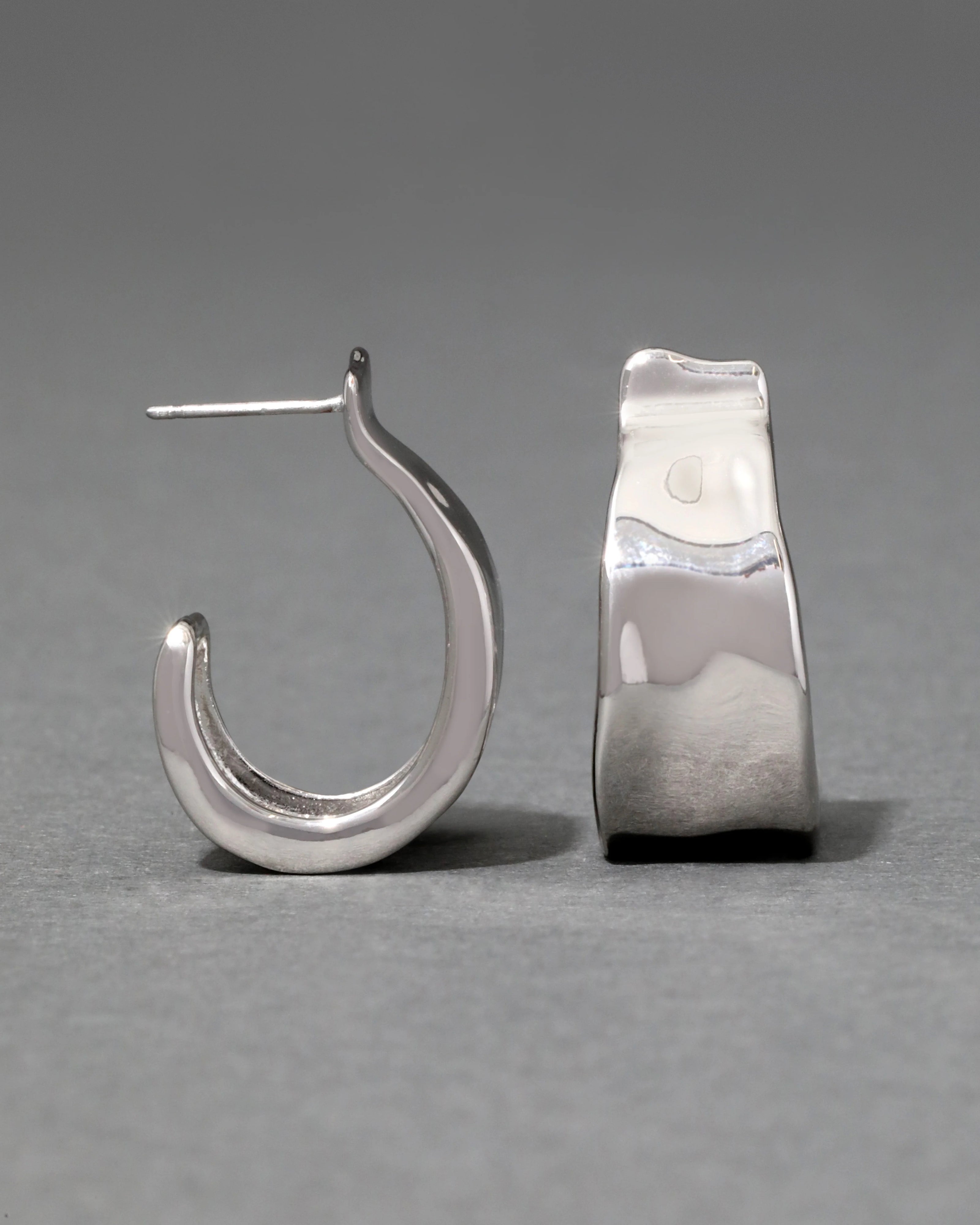 MOLTEN RIBBON HOOP EARRING