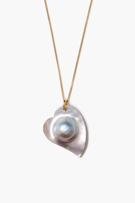 MABE HEART NECKLACE GREY PEARL