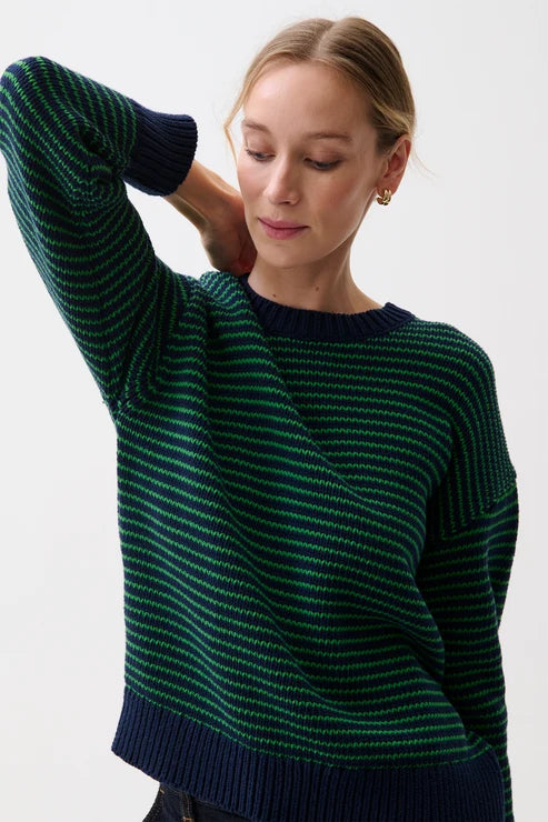 AURA RELAXED CREW NECK SWEATER