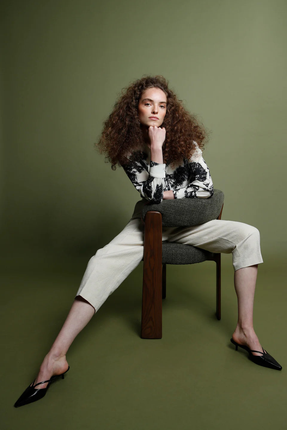 WHISPERING LINES SHARP VNECK BLOUSE