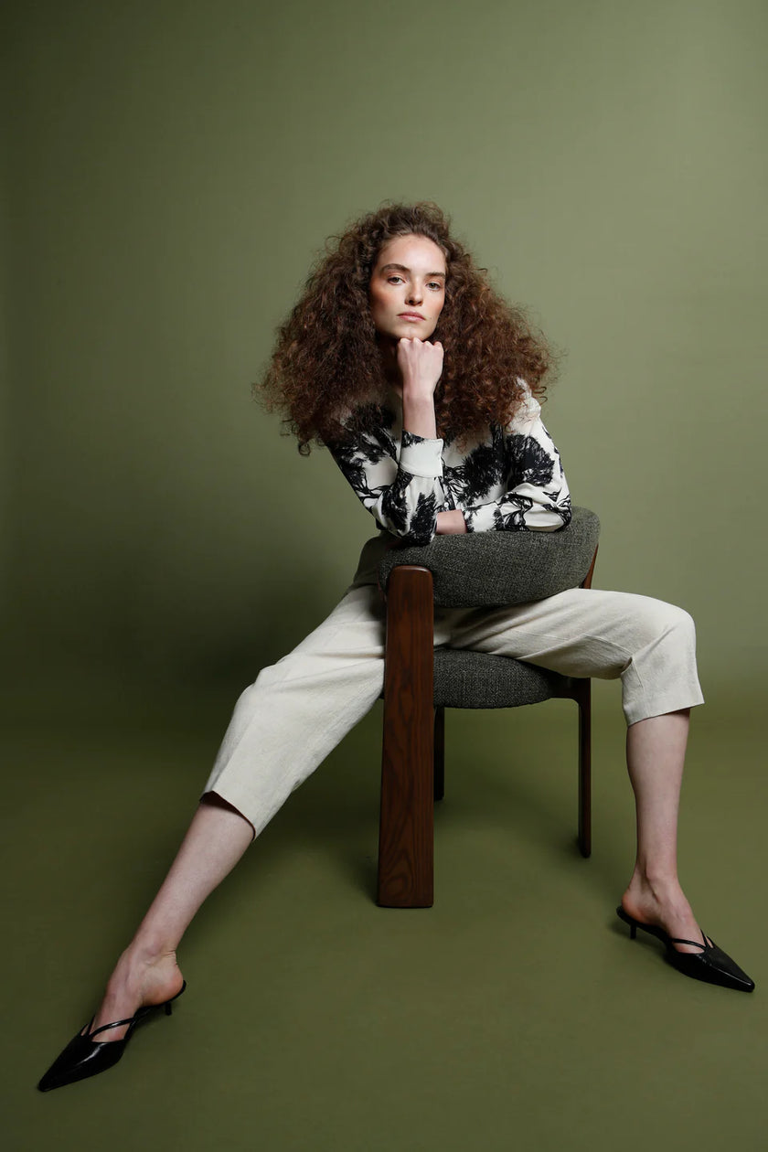 WHISPERING LINES SHARP VNECK BLOUSE