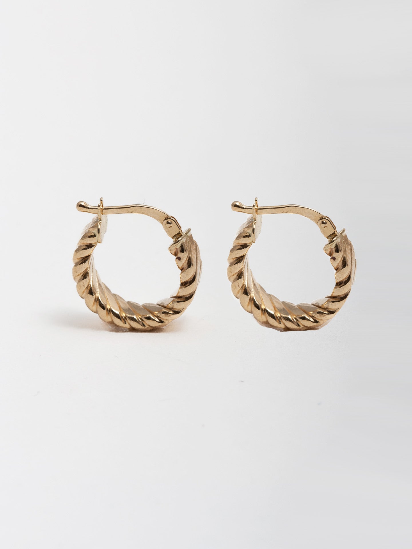 MNI RIBBED HOOPS