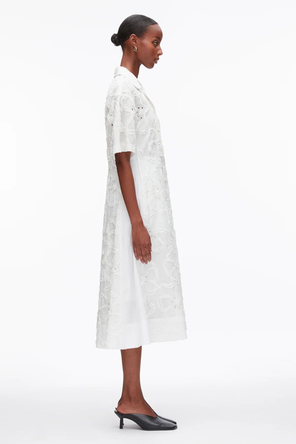 EMBROIDERED MIDI SHIRT DRESS IN WHITE