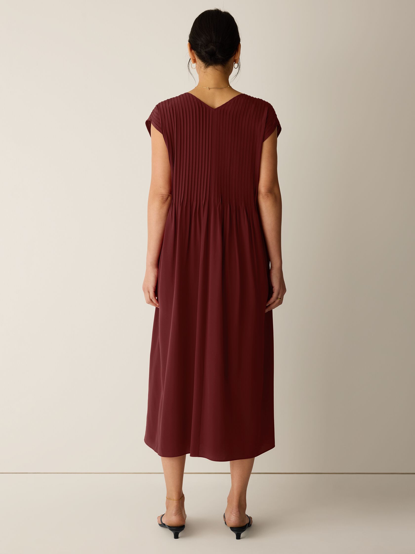 SILK CREPE DE CHINE VNECK DRESS