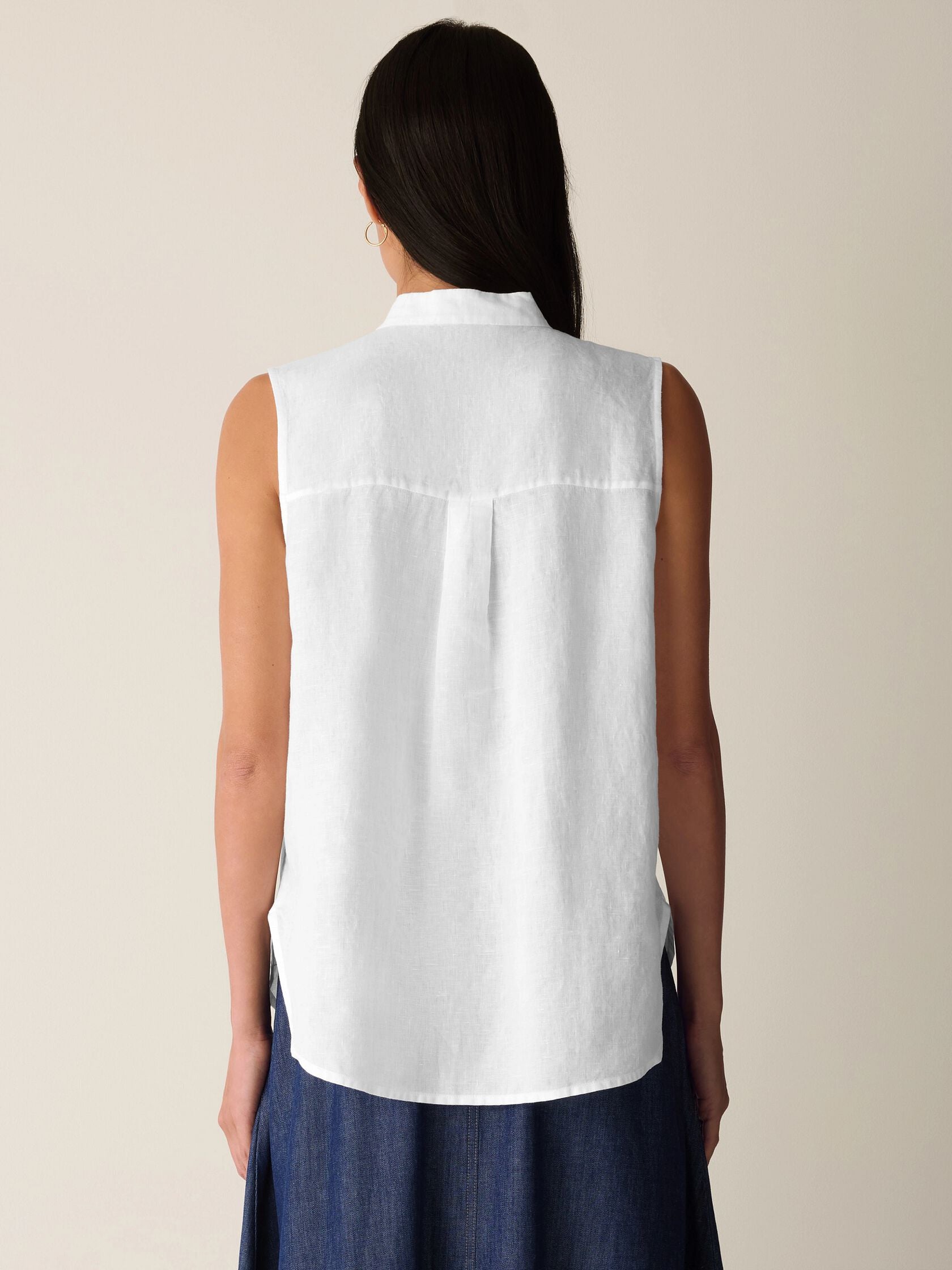 ORGANIC HANDKERCHIEF LINEN SLEEVELESS SHIRT IN WHITE