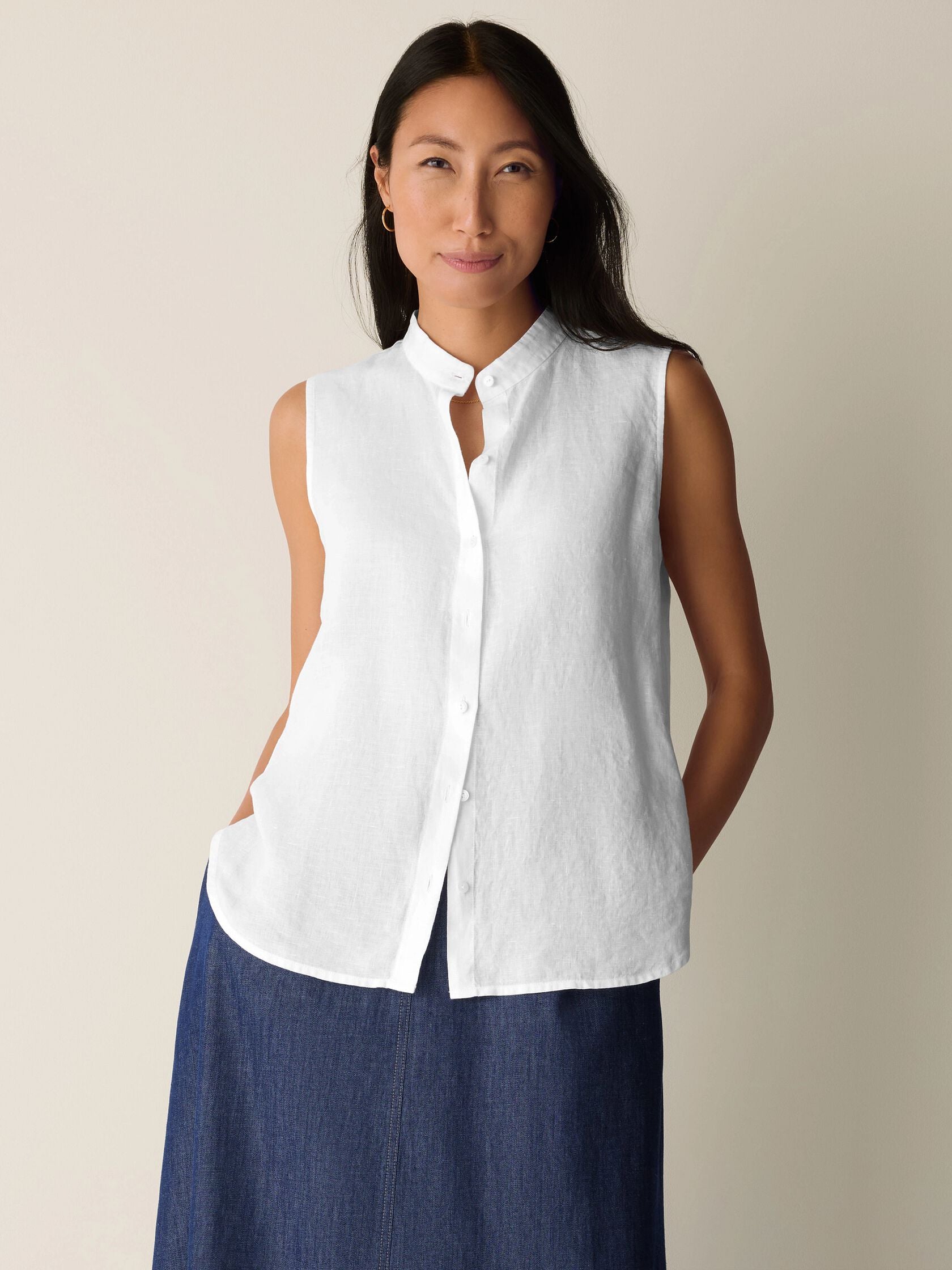 ORGANIC HANDKERCHIEF LINEN SLEEVELESS SHIRT IN WHITE
