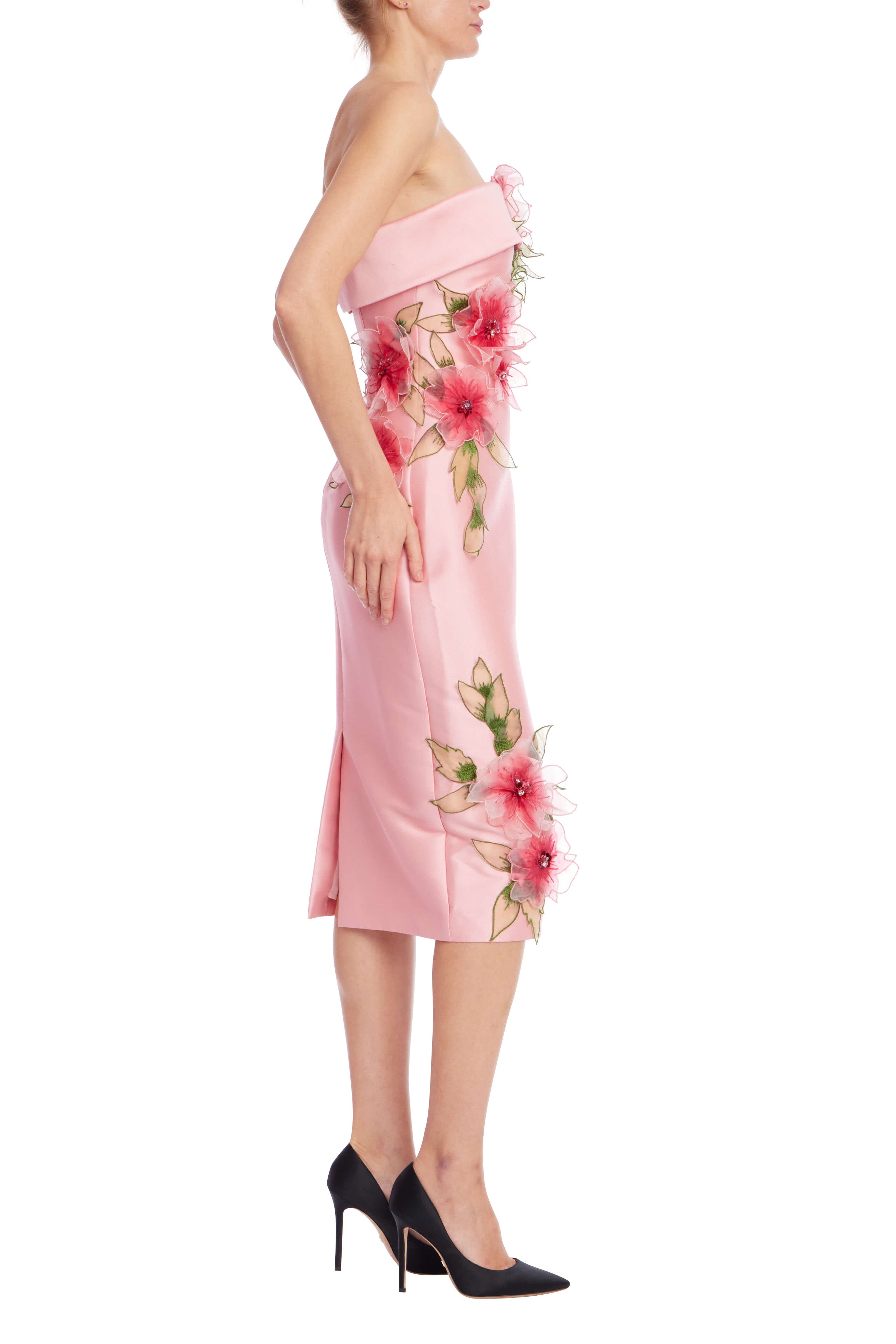 STRAPLESS SHEATH DRESS WITH 3D FLORAL APPLIQUE