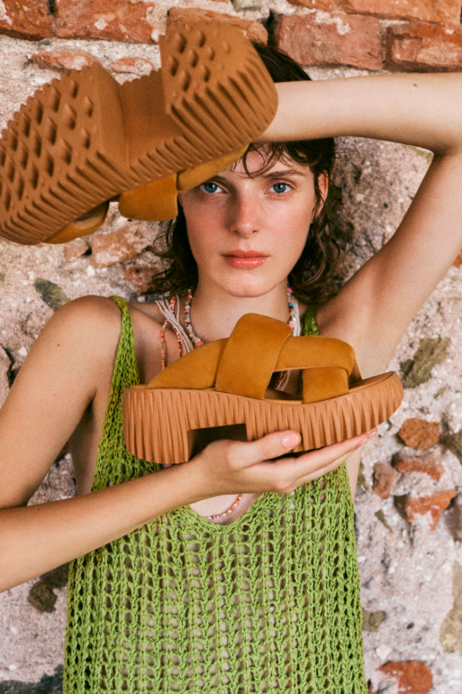 OVERLAPPING STRAP PLATFORM