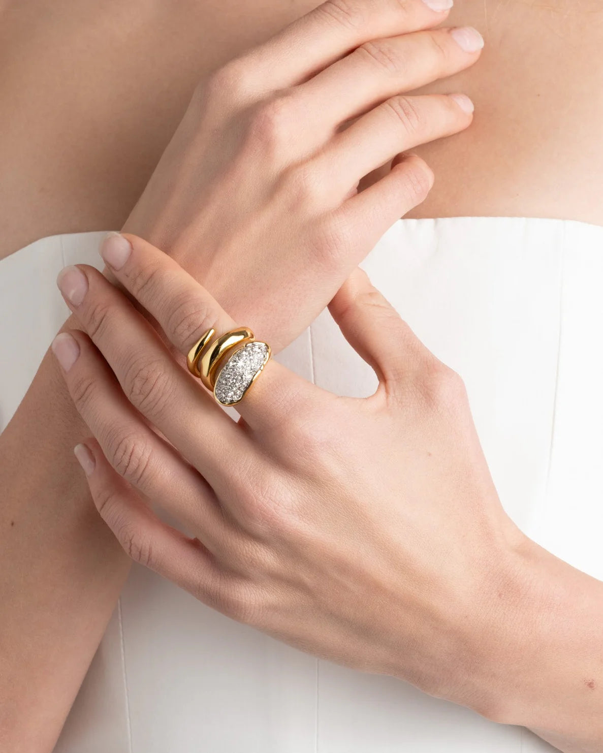 SOLANALES CRYSTAL COILED PEBBLE RING