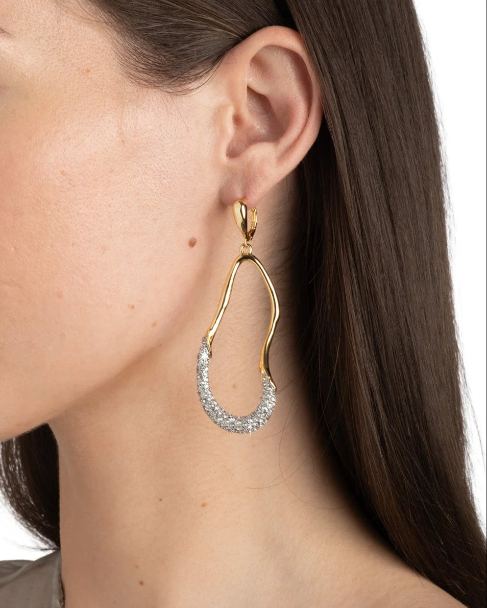 SOLANALES CRYSTAL CURVE LEVERBACK DROP EARRING