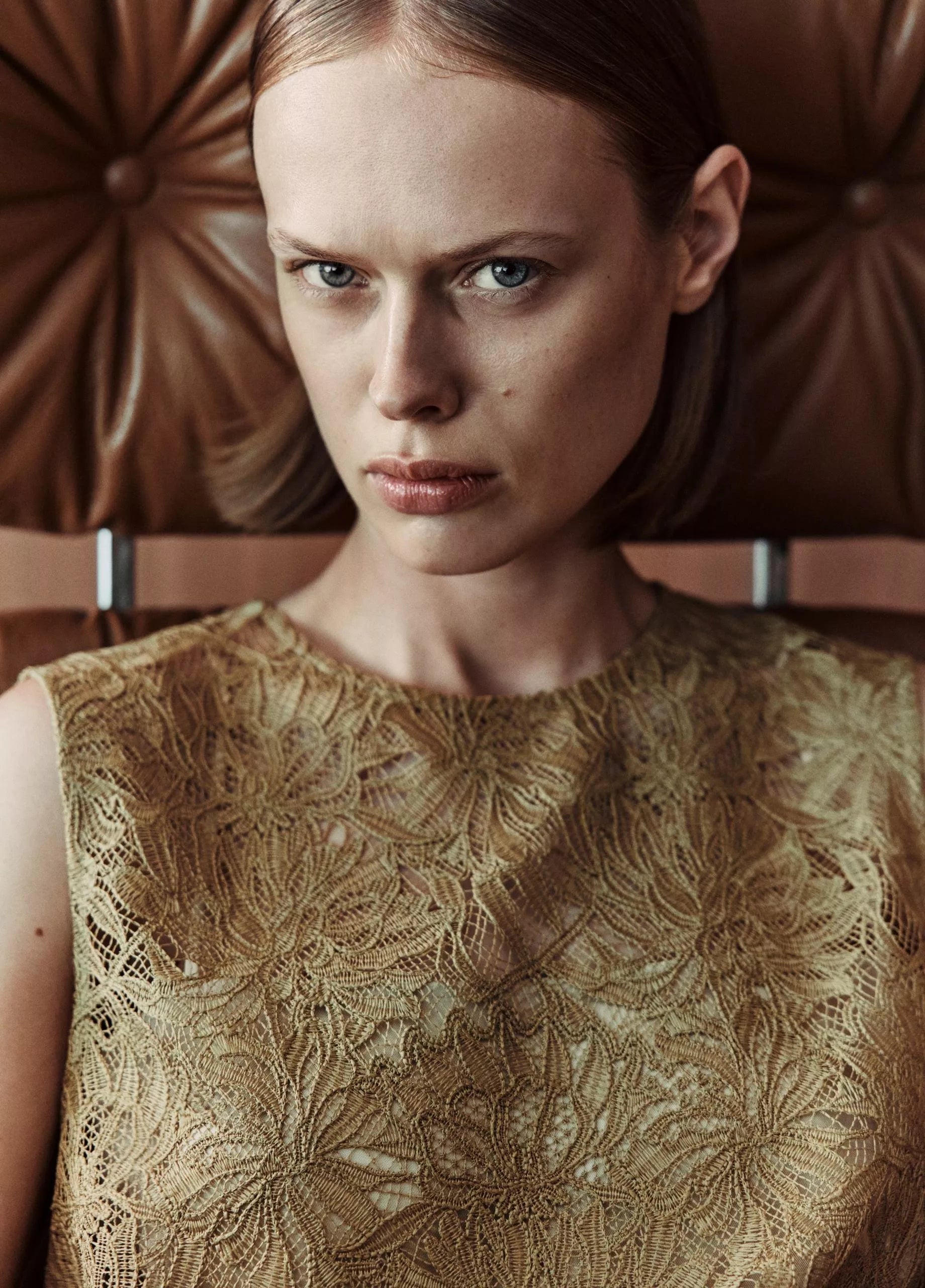 LACE SHELL IN SOFT GOLD