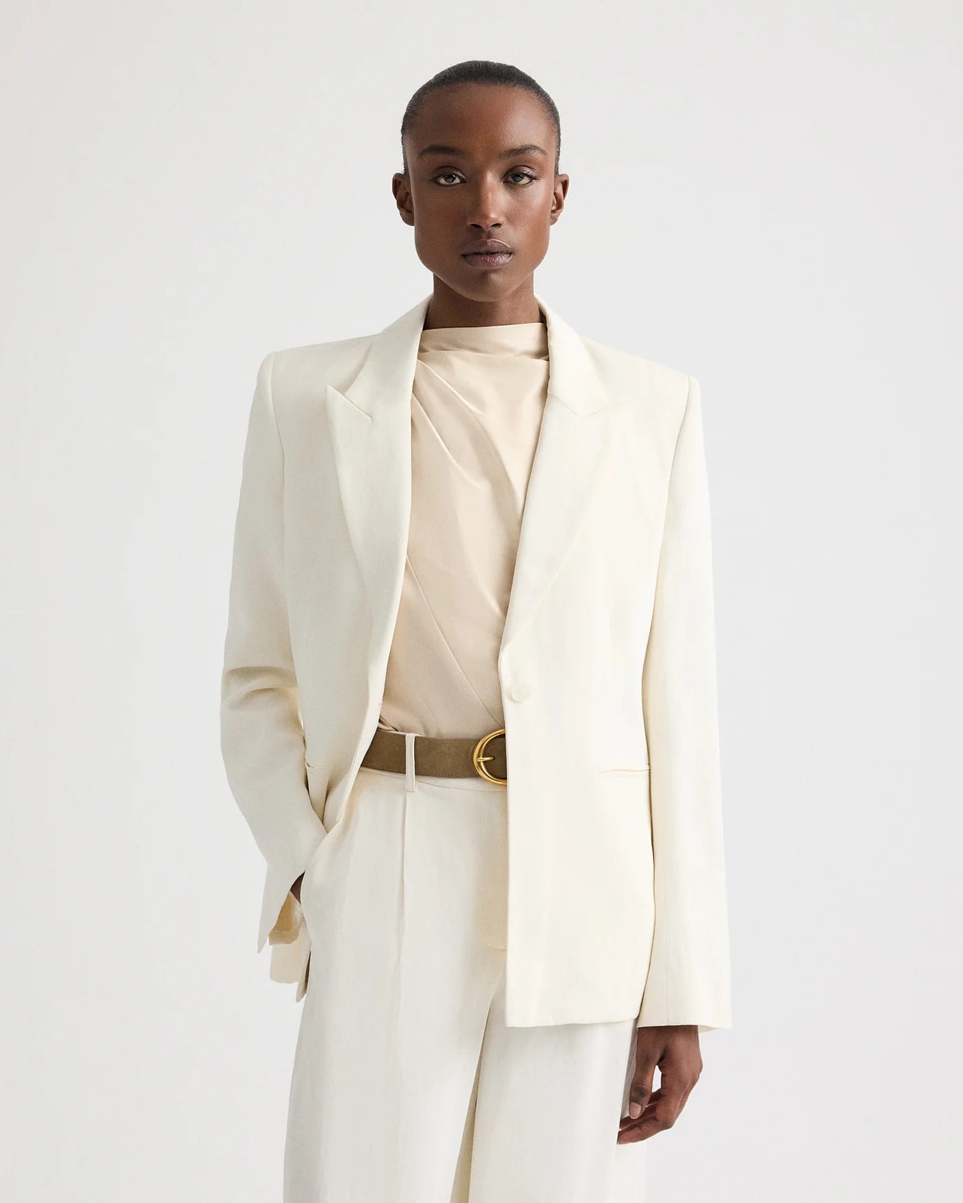 HER FIT BLAZER IN COATED VISCOSE LINEN
