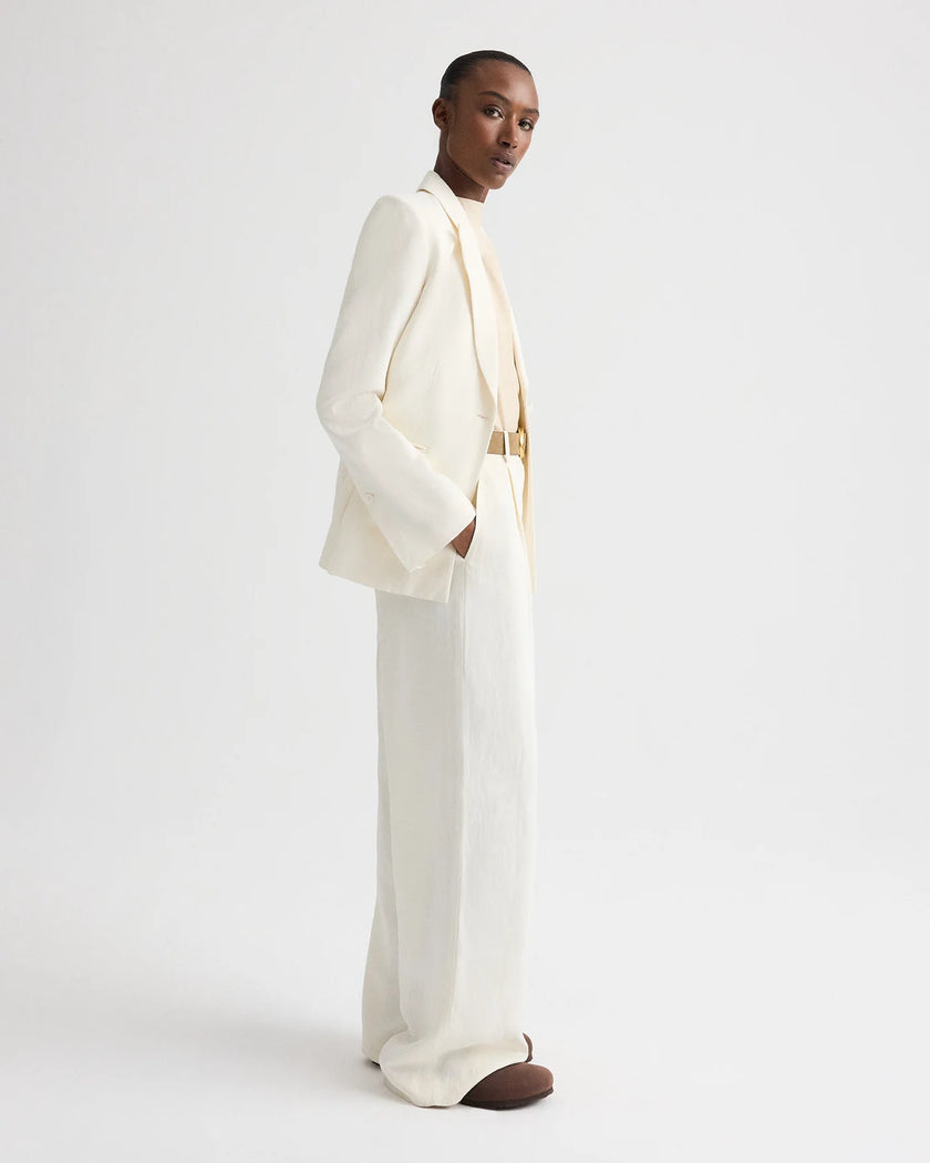 HER FIT BLAZER IN COATED VISCOSE LINEN