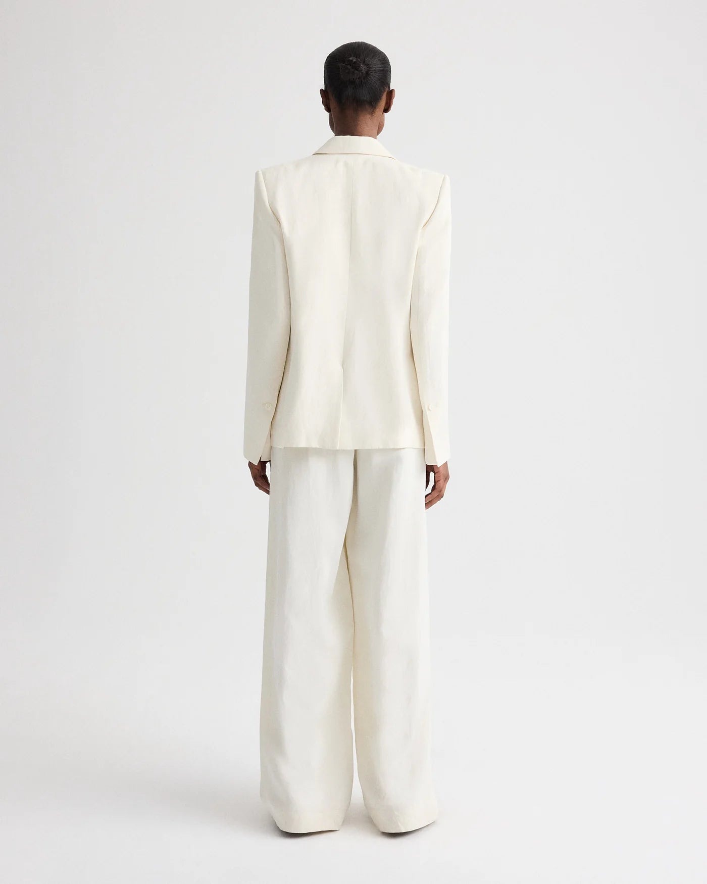 HER FIT BLAZER IN COATED VISCOSE LINEN