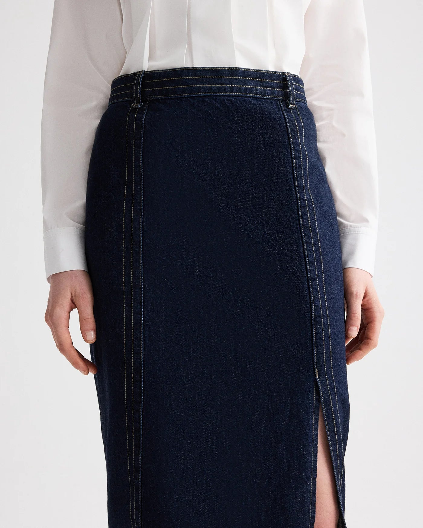 DENIM SKIRT WITH SEAMS IN HEAVY DENIM